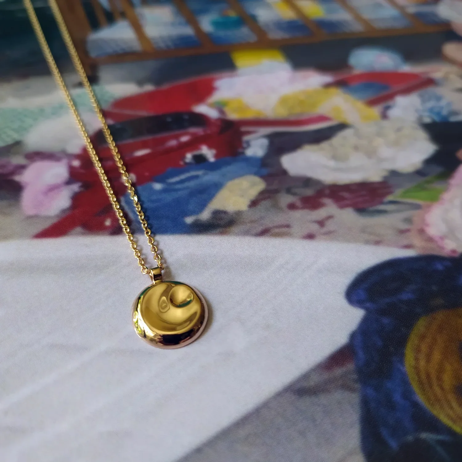 Řetízek s medailonem z růžového zlata