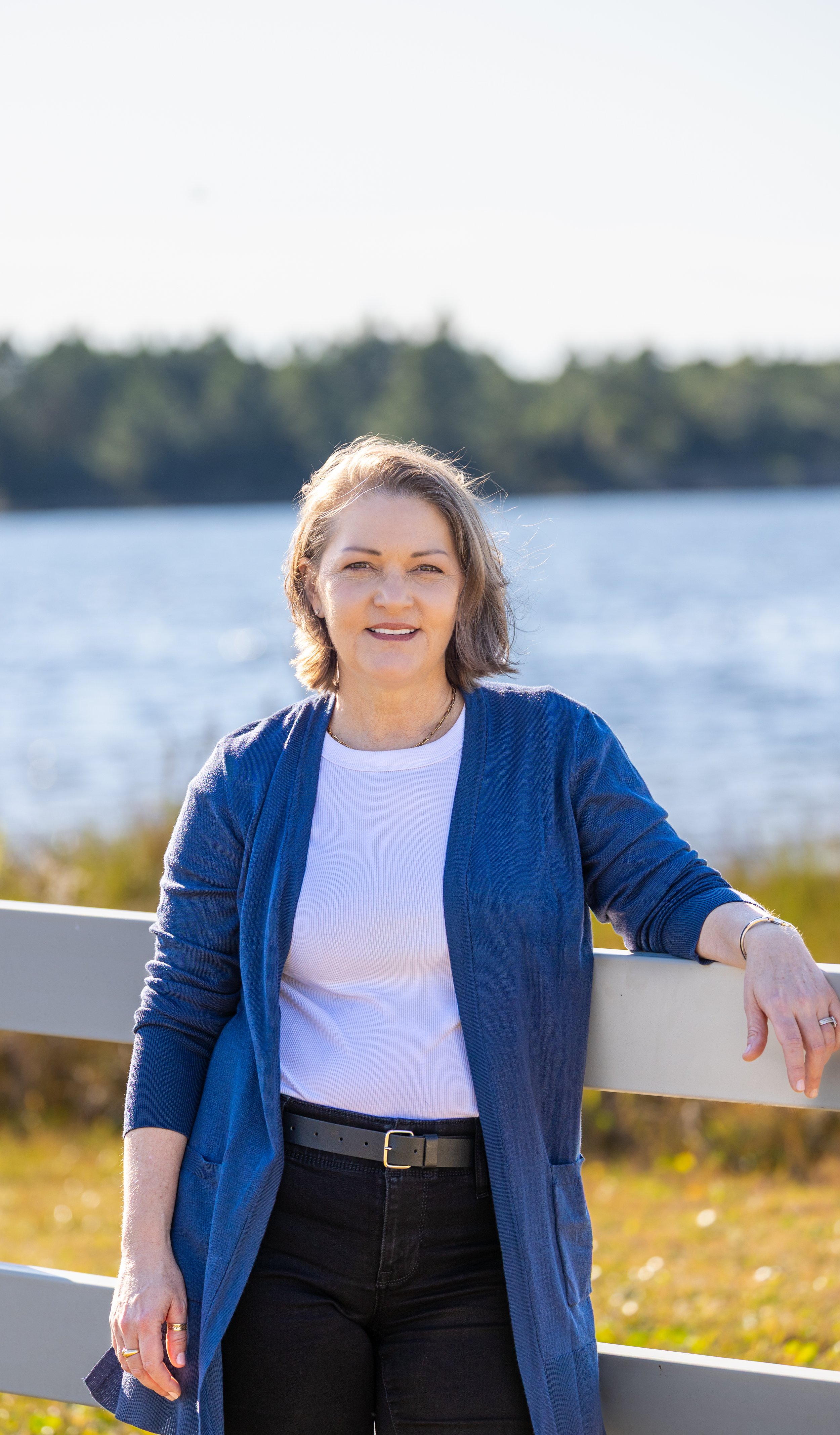 A warm headshot of Dr. Angelia Berry, Licensed Psychologist, your guide to navigating anxiety and depression during major life shifts.