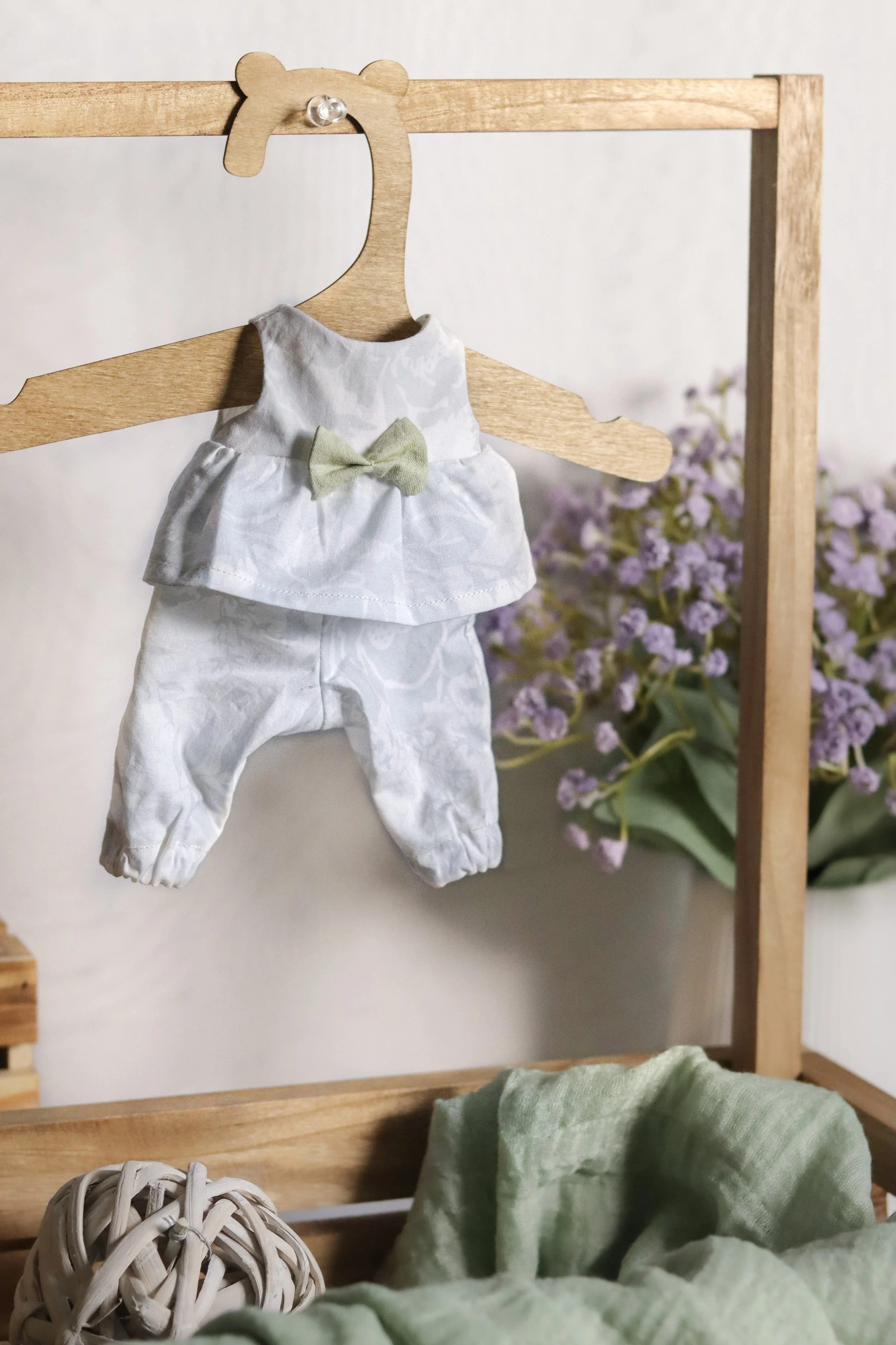 Honey Outfit - Peplum Top with Bow