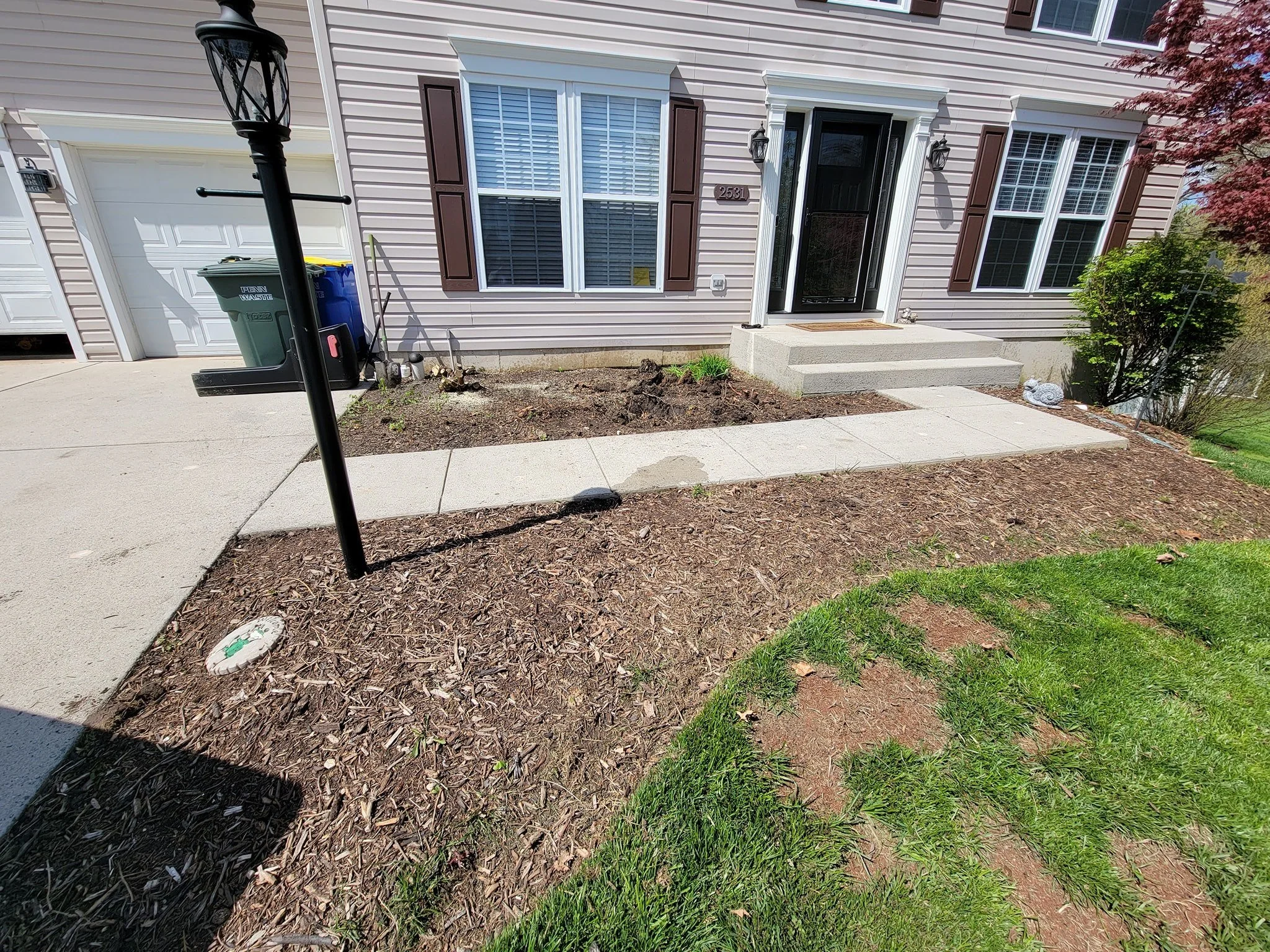 mulch before.jpg