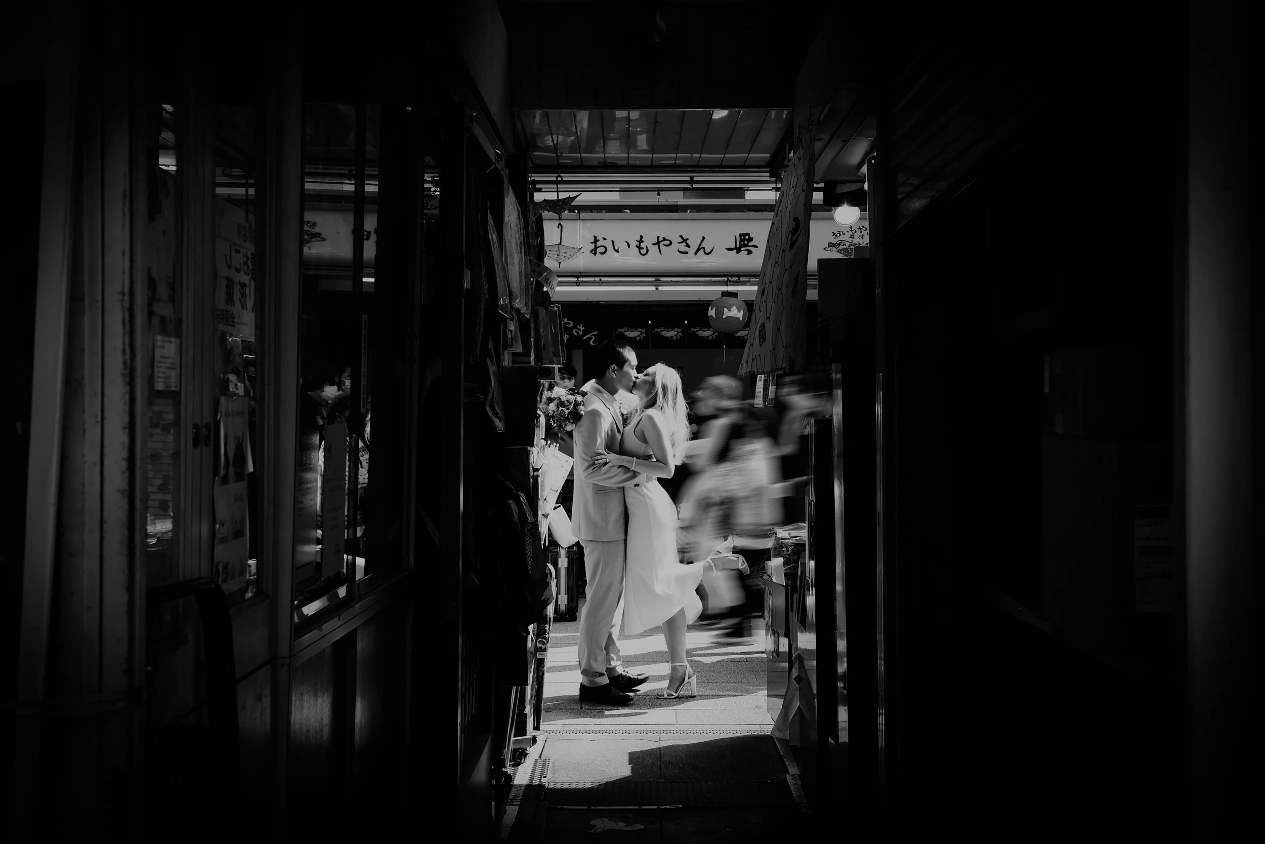 Elevating Your Japan Wedding Photos: The Art of Styling with Thoughtful Pro