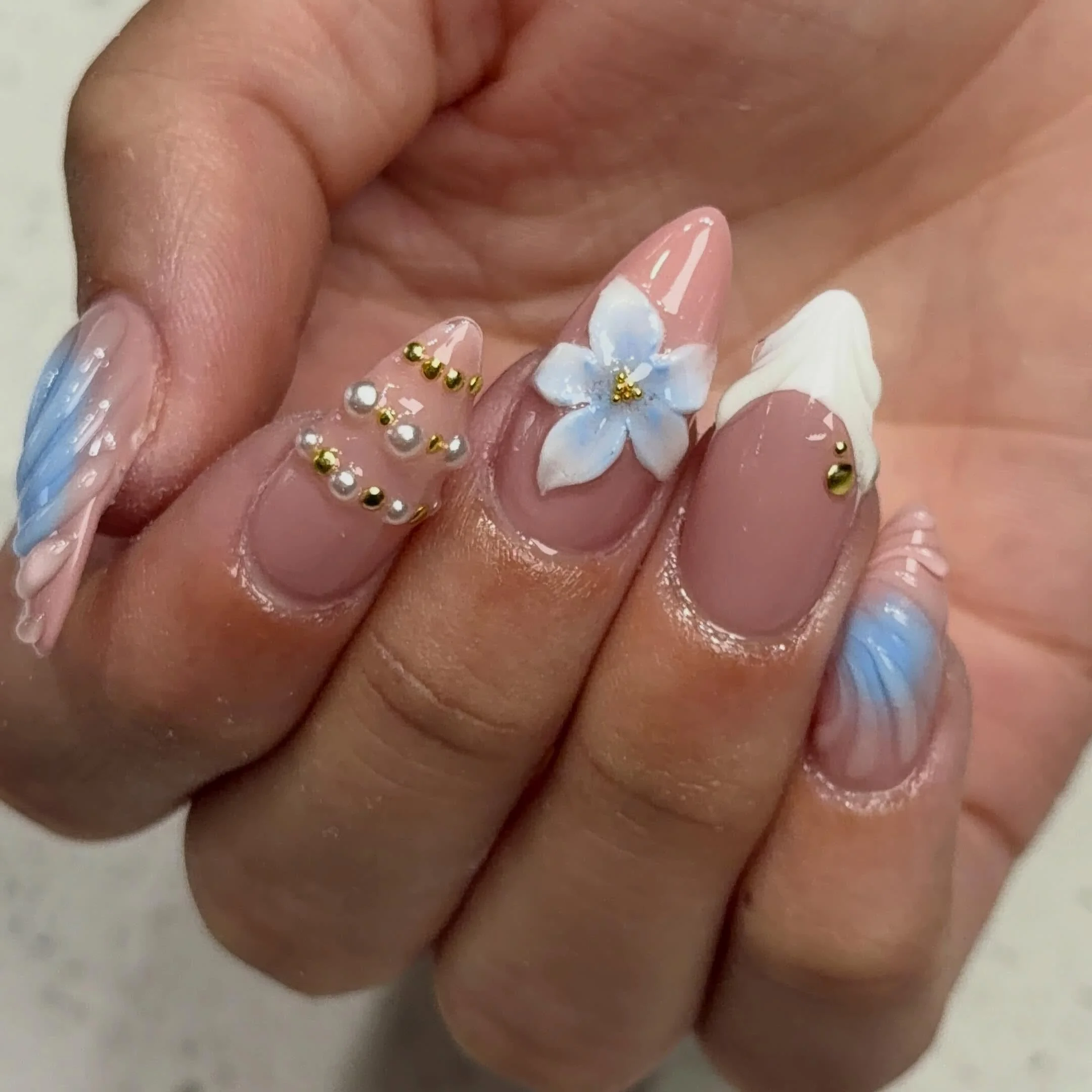 This makes me want a vacation realllll bad 🌊🌸🏝️
