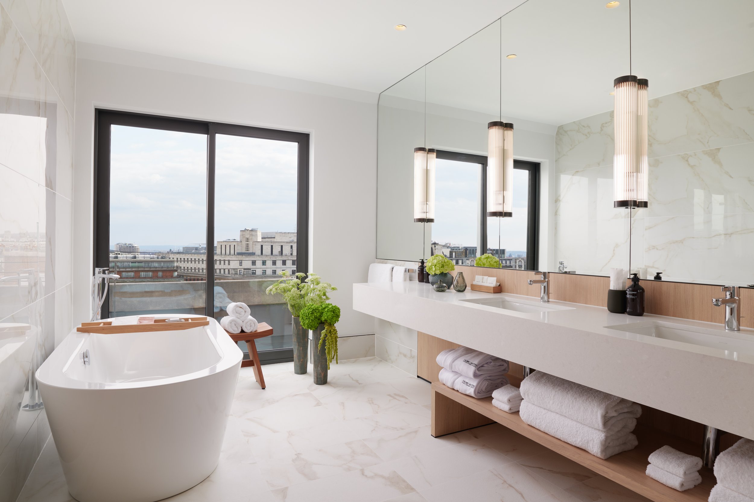 NobuHotelLondonPortmanSquare_TheNobuPenthouse_Bathroom.jpg