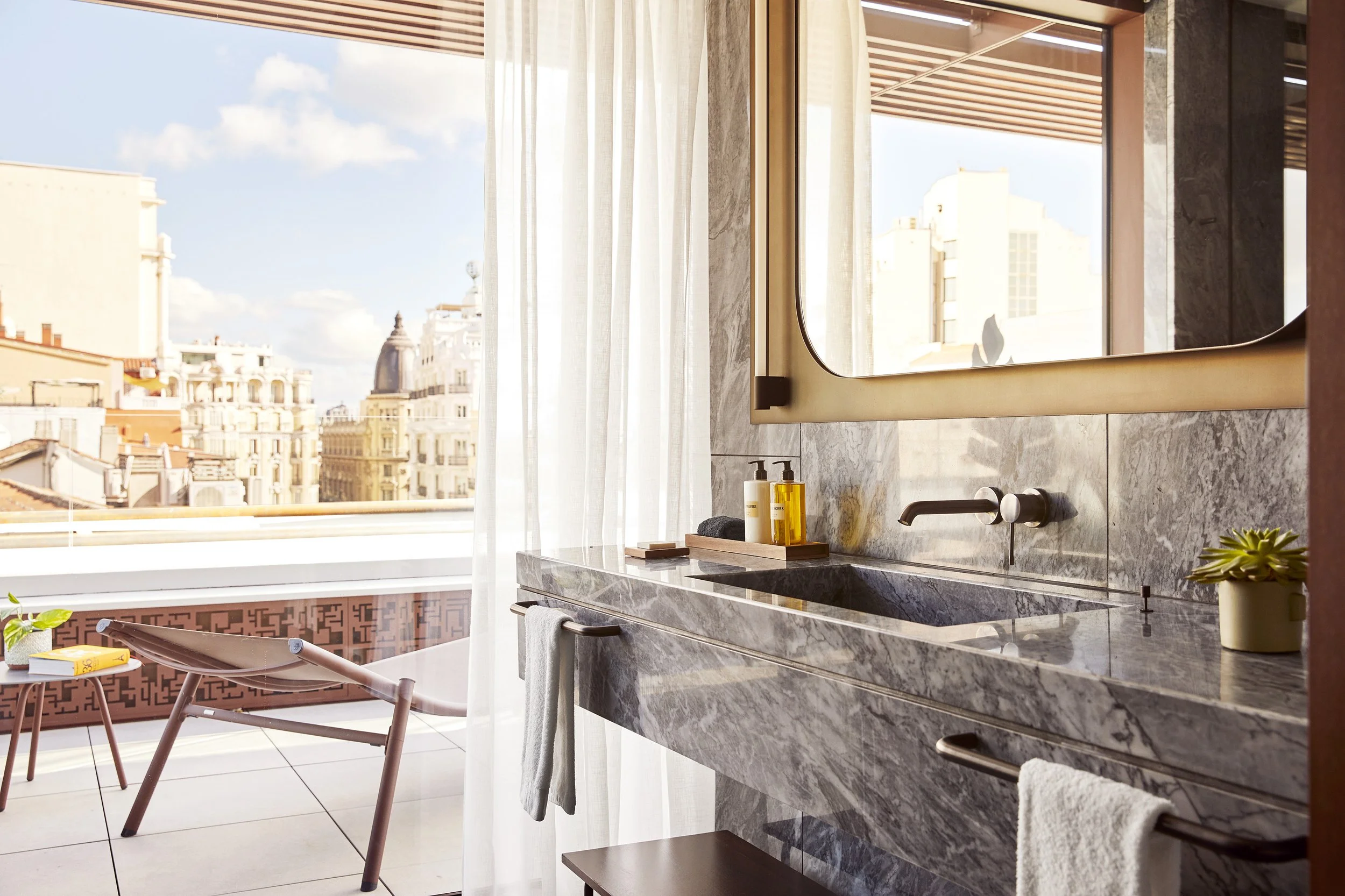 MADRP-Corner-Suite-Bathroom.jpg