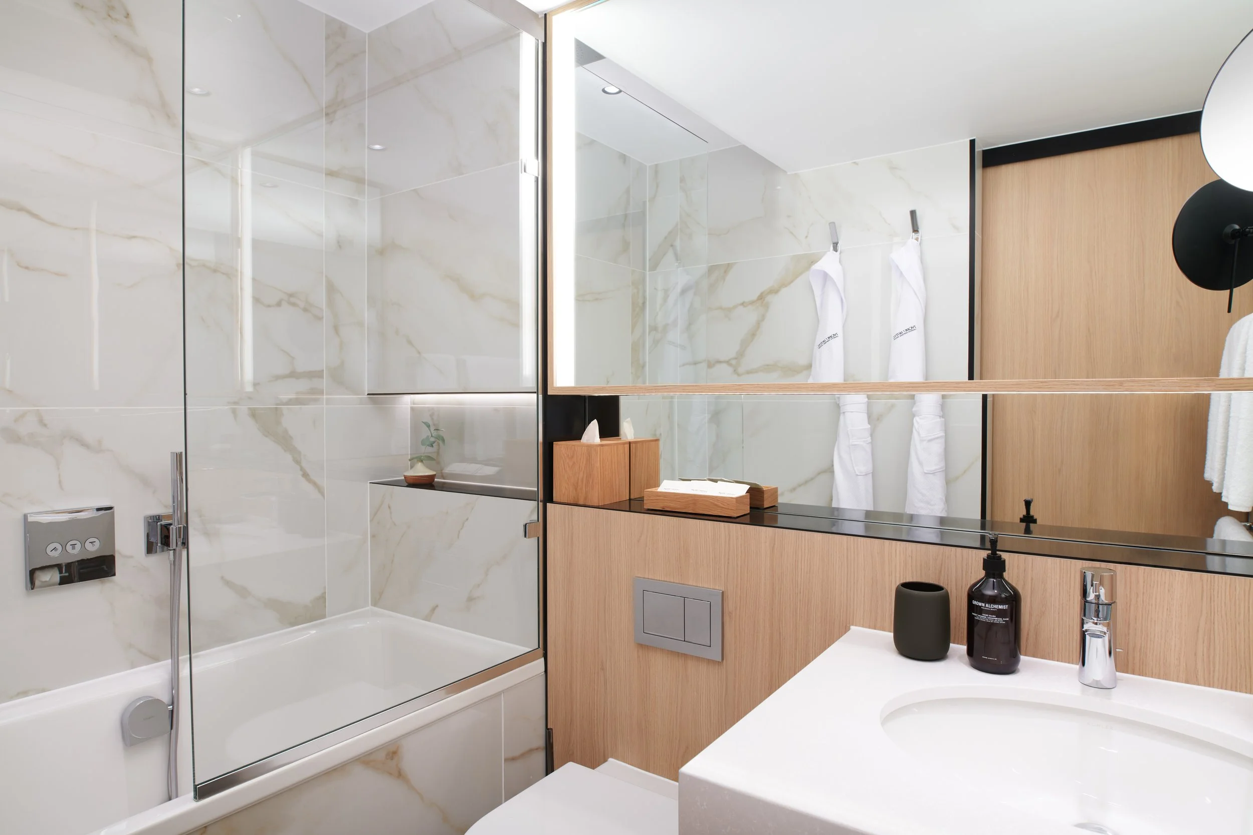 NobuHotelLondonPortmanSquare_DeluxeBathroom.jpg