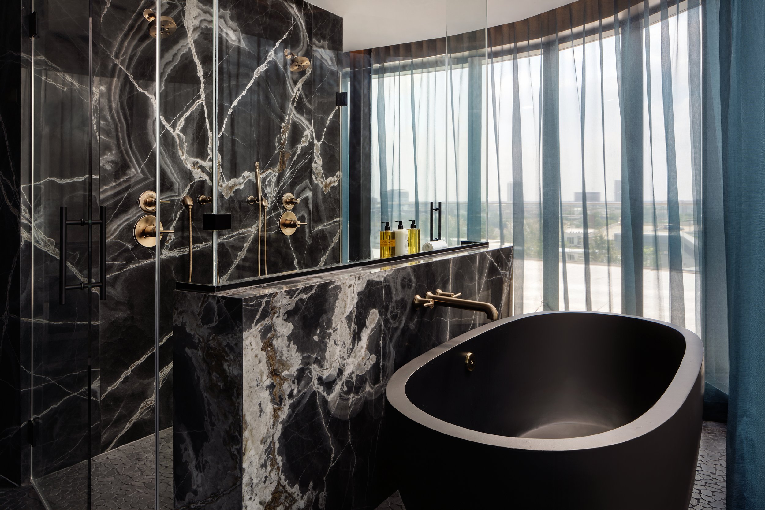 IAHTH Penthouse Bathtub.jpg