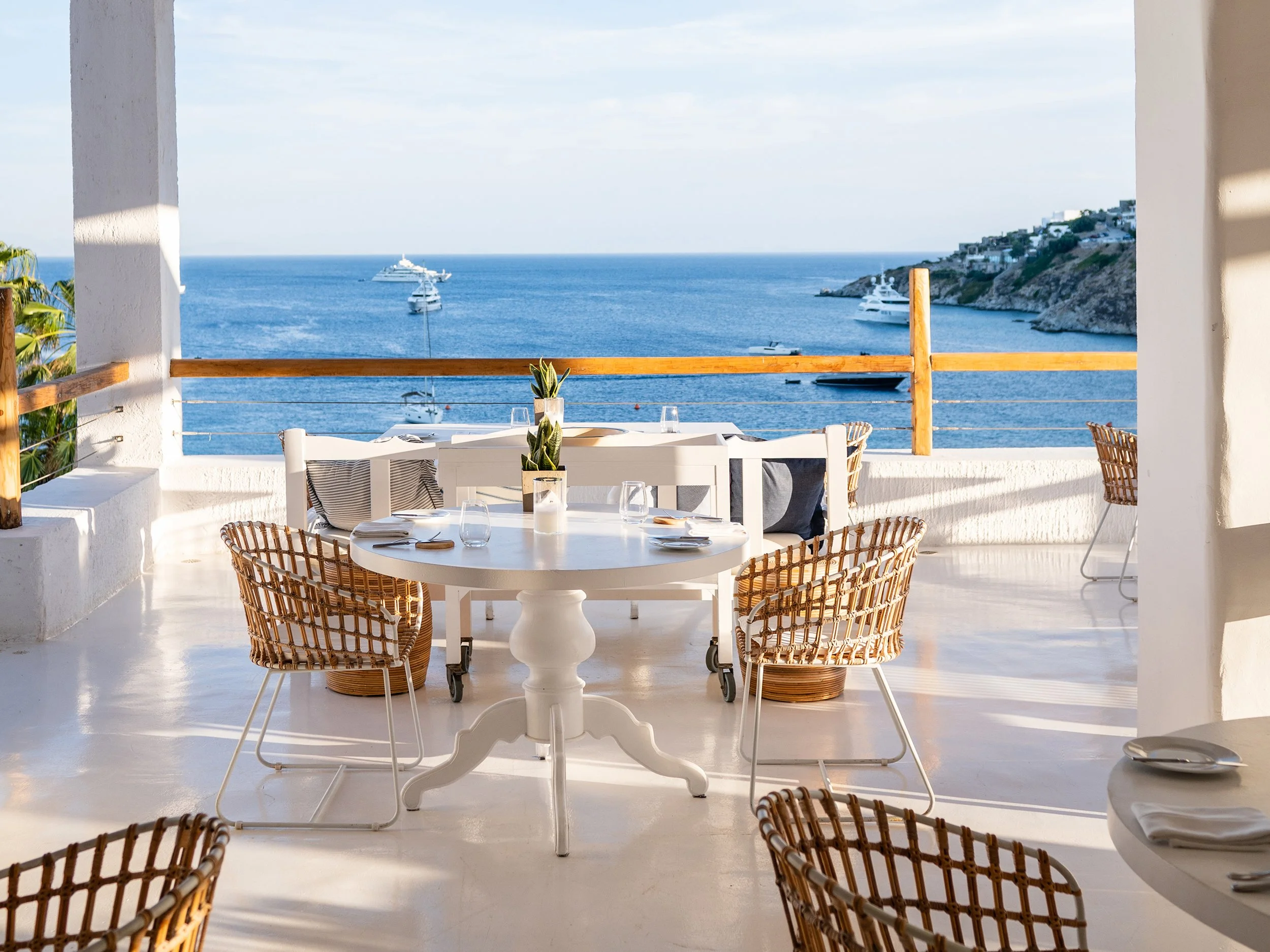 42-Aegean-Poets-breakfast-at-Mykonos-Blu.jpg