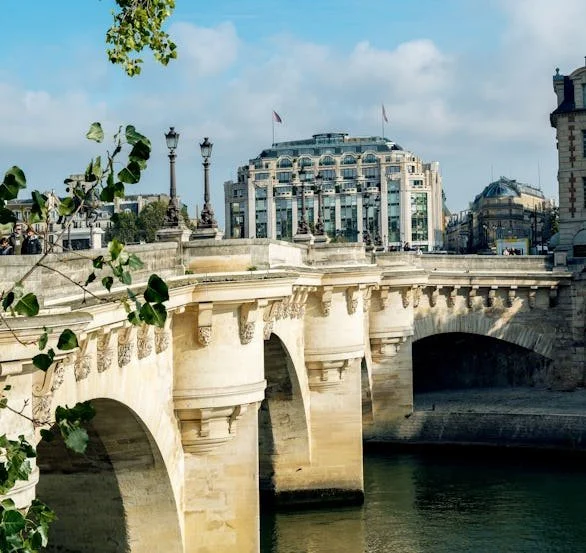 Cheval Blanc Paris Externa =l Bridge.jpg