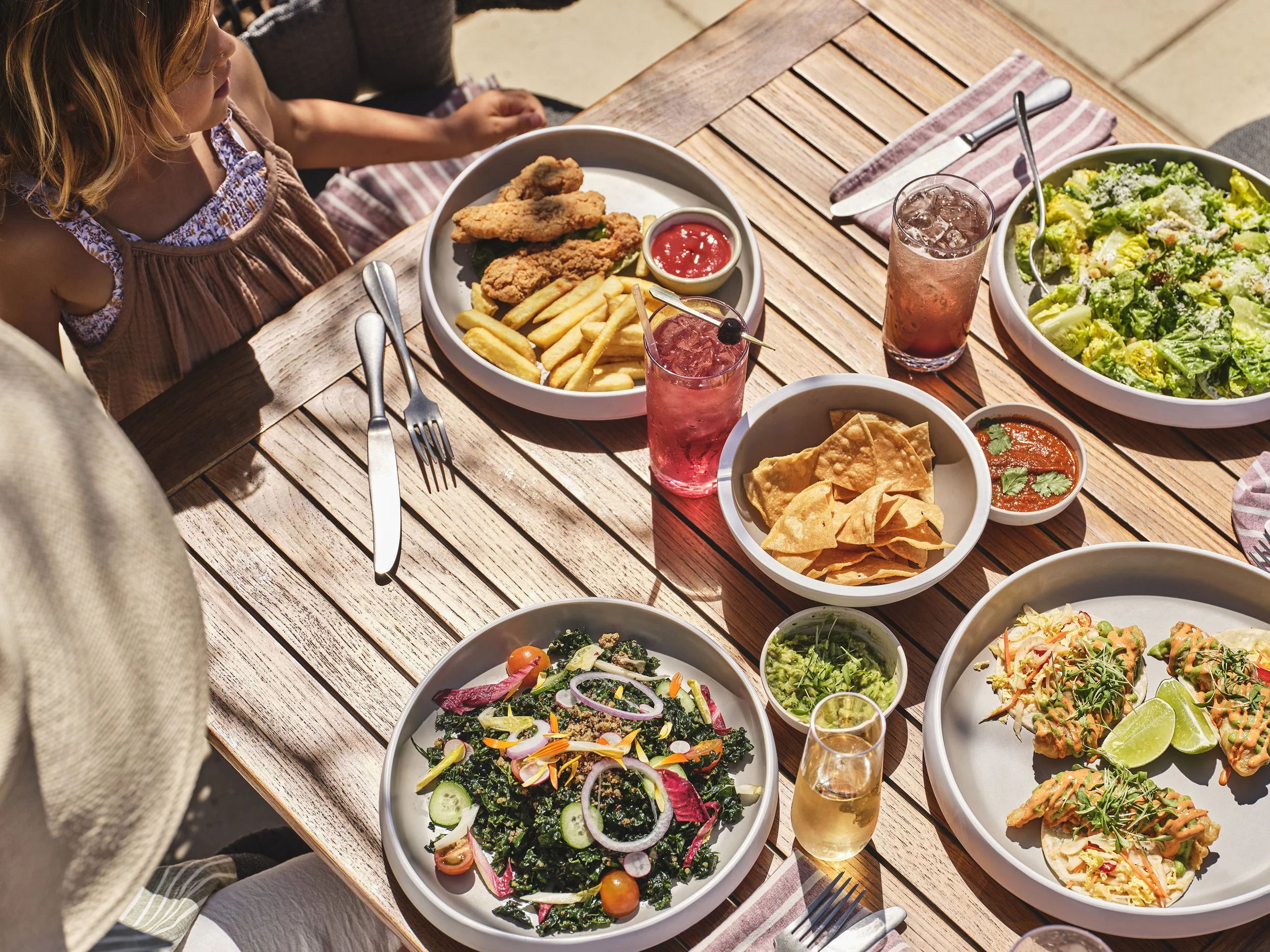 STN_Dine_Basin-Bar_Lifestyle_Stanly Ranch_2024_041313.jpg