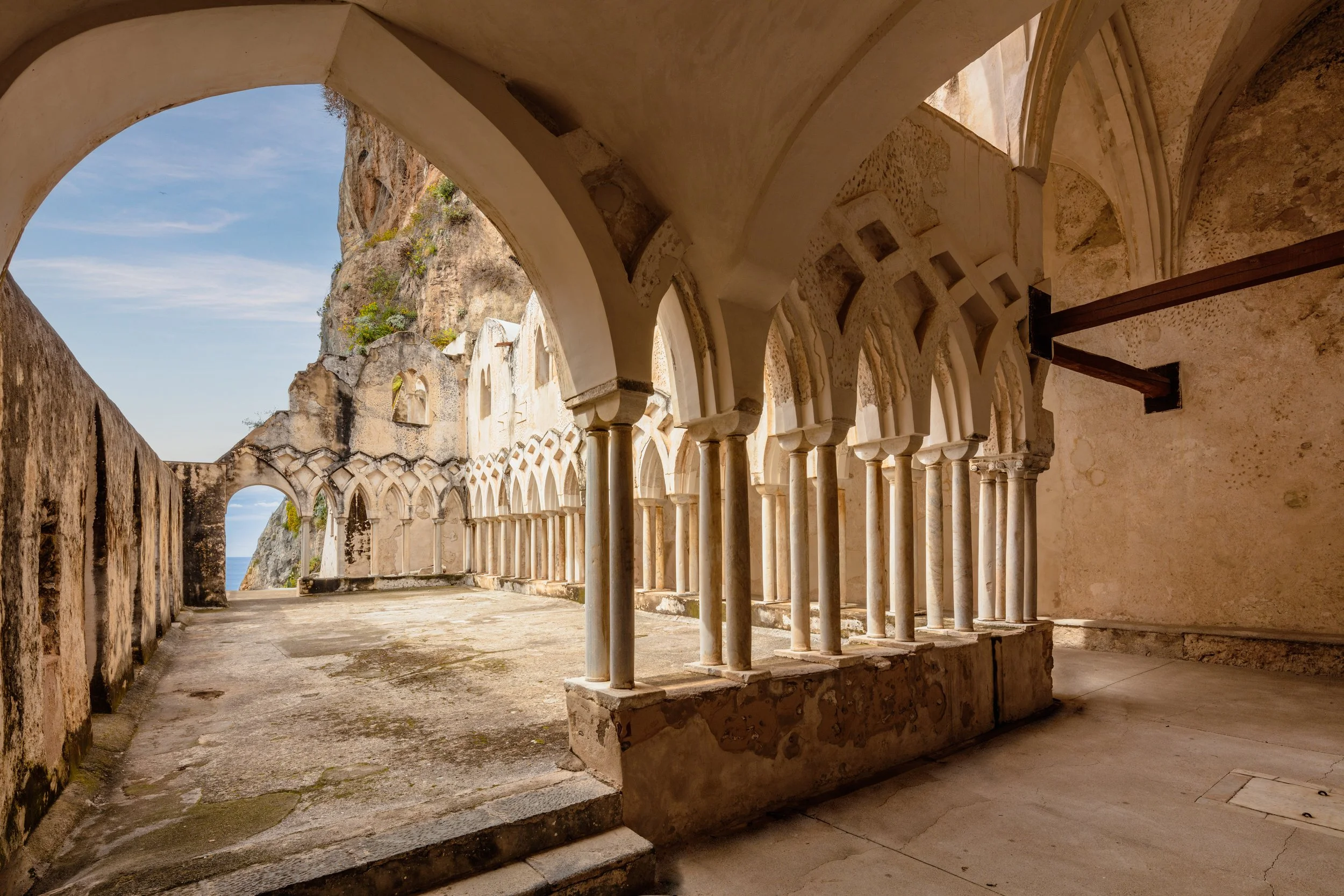 Anantara_Amalfi_Hotel_Cloister_Wide_3288.jpg