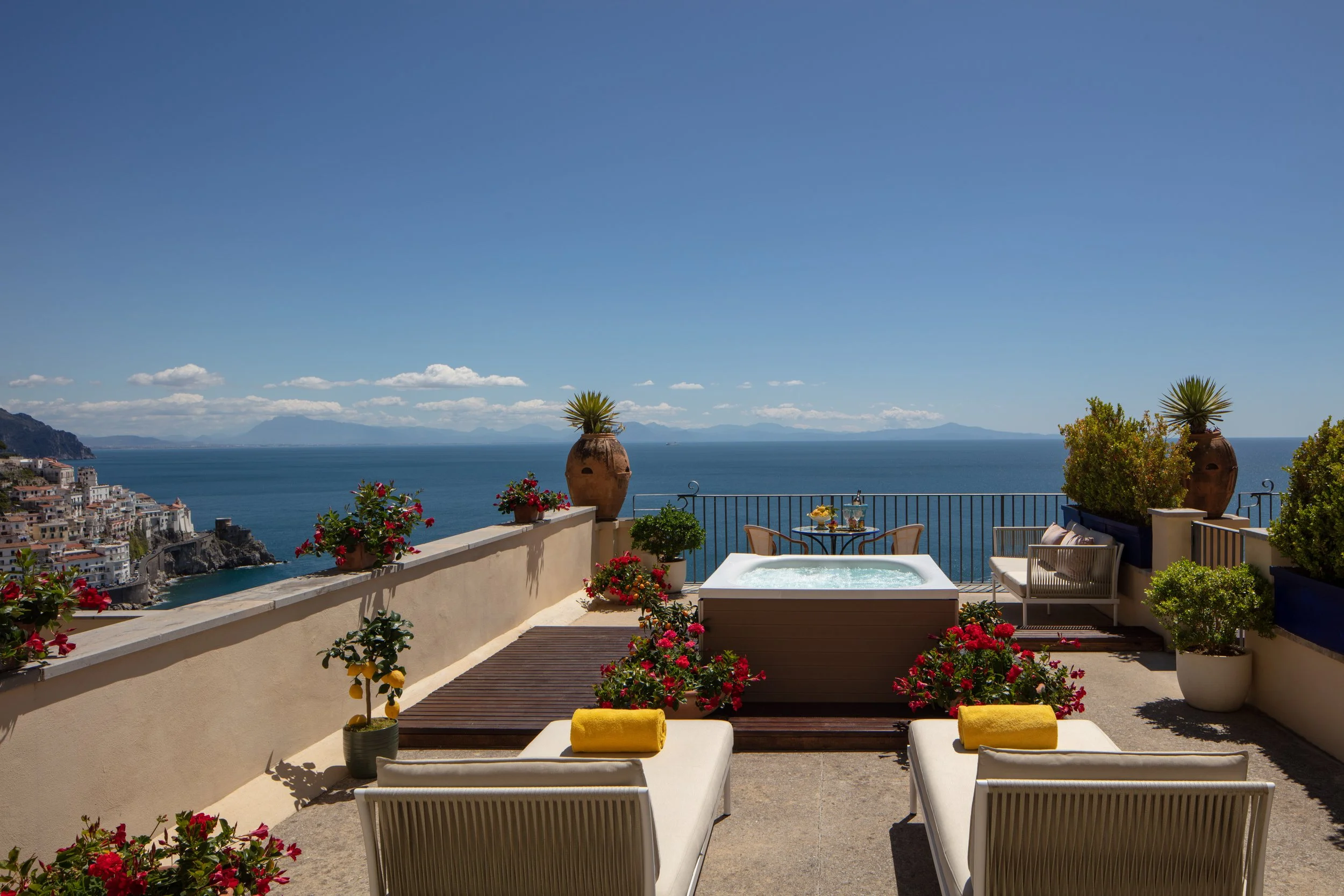 Anantara_Amalfi_Hotel_Junior_Sea_View_ Terrace_Jacuzzi_Wide_1091.jpg