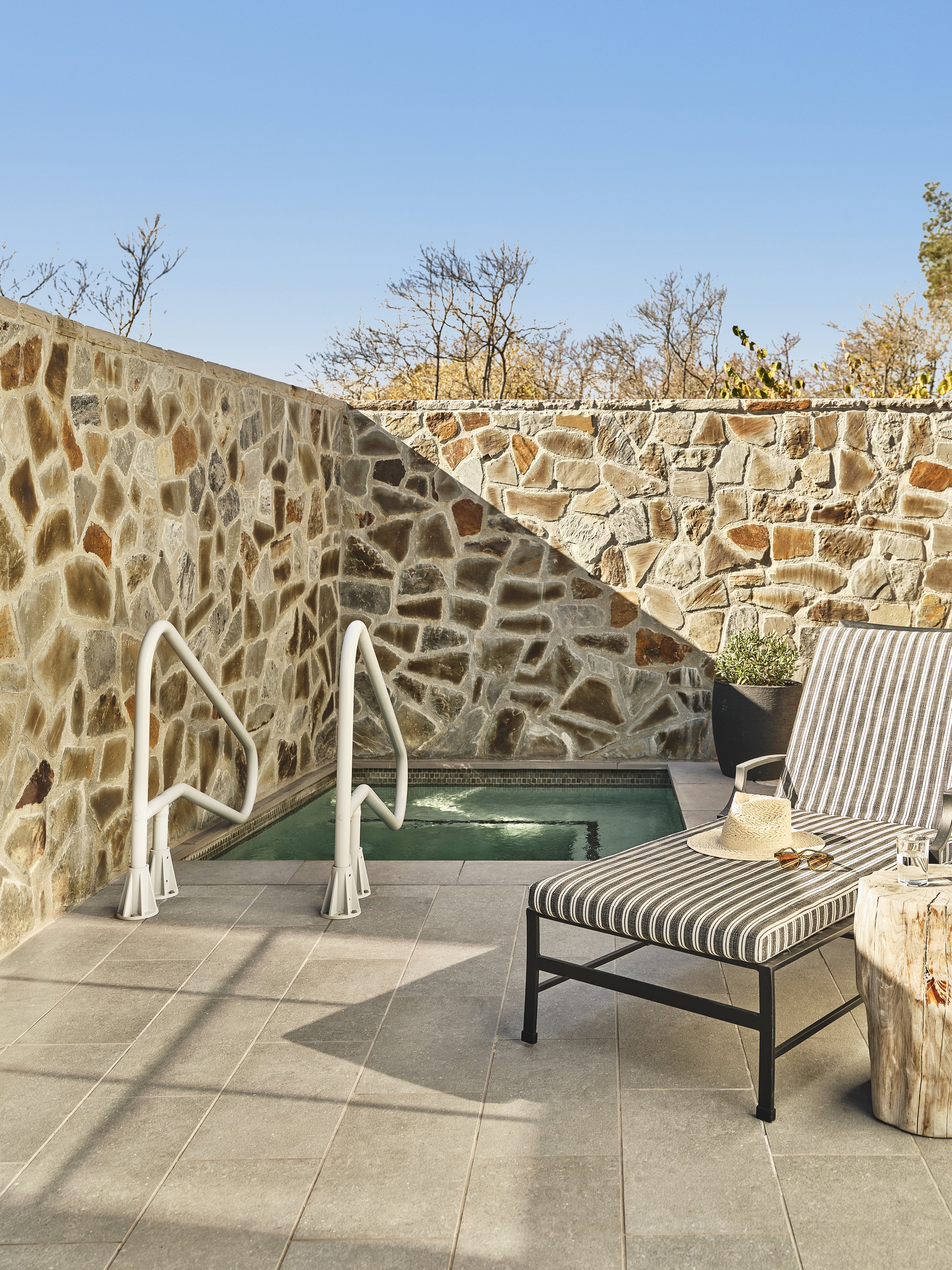 MAT_Accommodations_Courtyard-Suite_Patio_Hot-Tub_2024pg.jpg