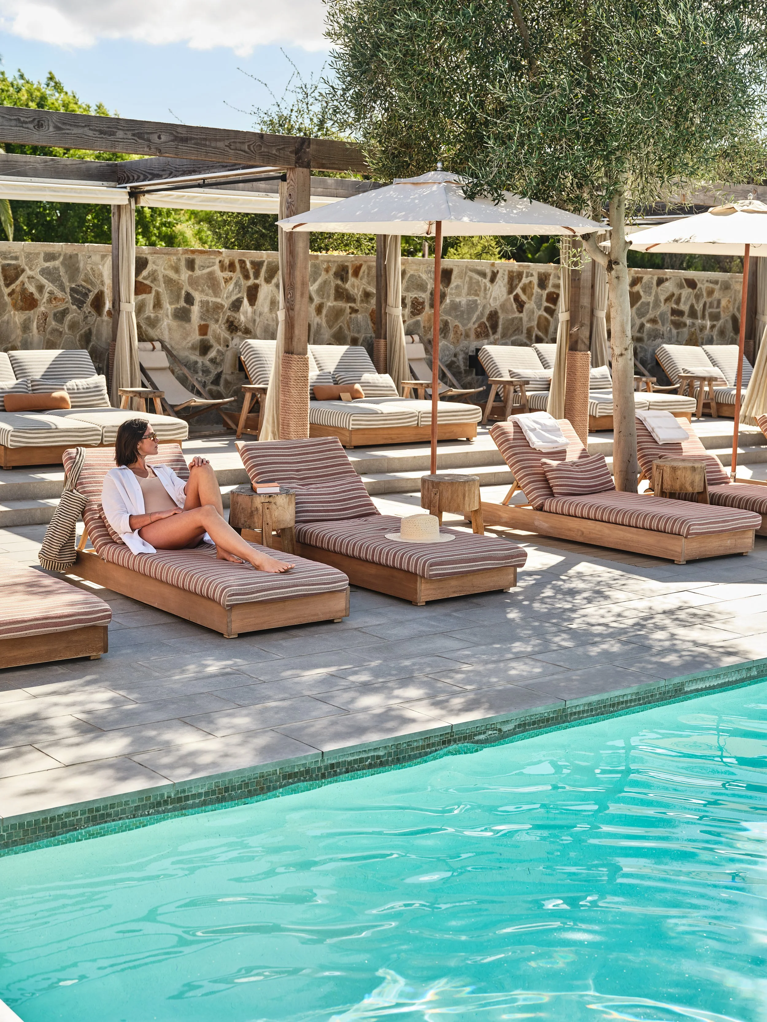 MAT_Public_Spaces_Pool_Lifestyle_2024_Matteis Tavern 2024_0918763.jpg