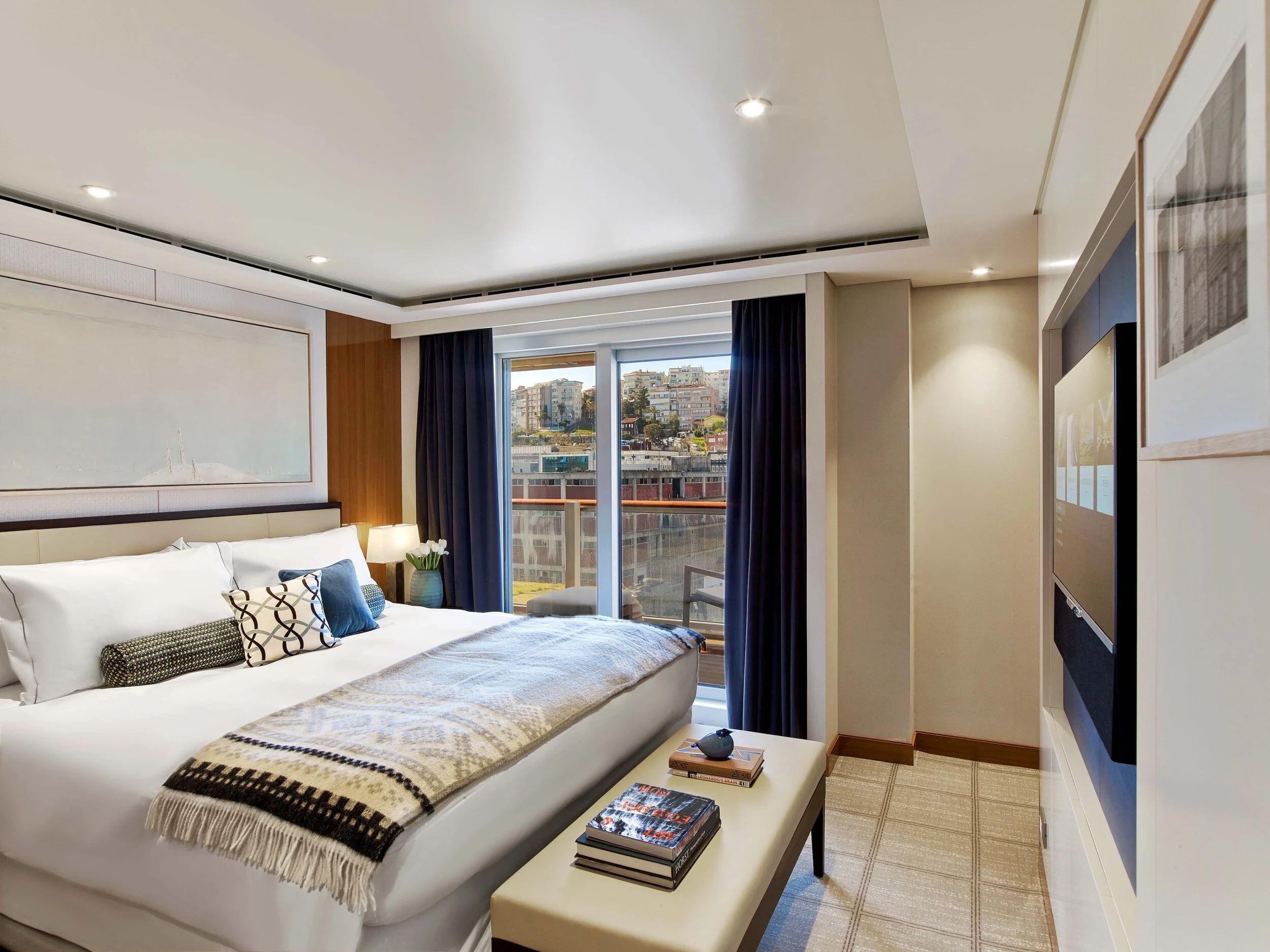STAR_Stateroom_Owners_Suite_Bedroom.jpg