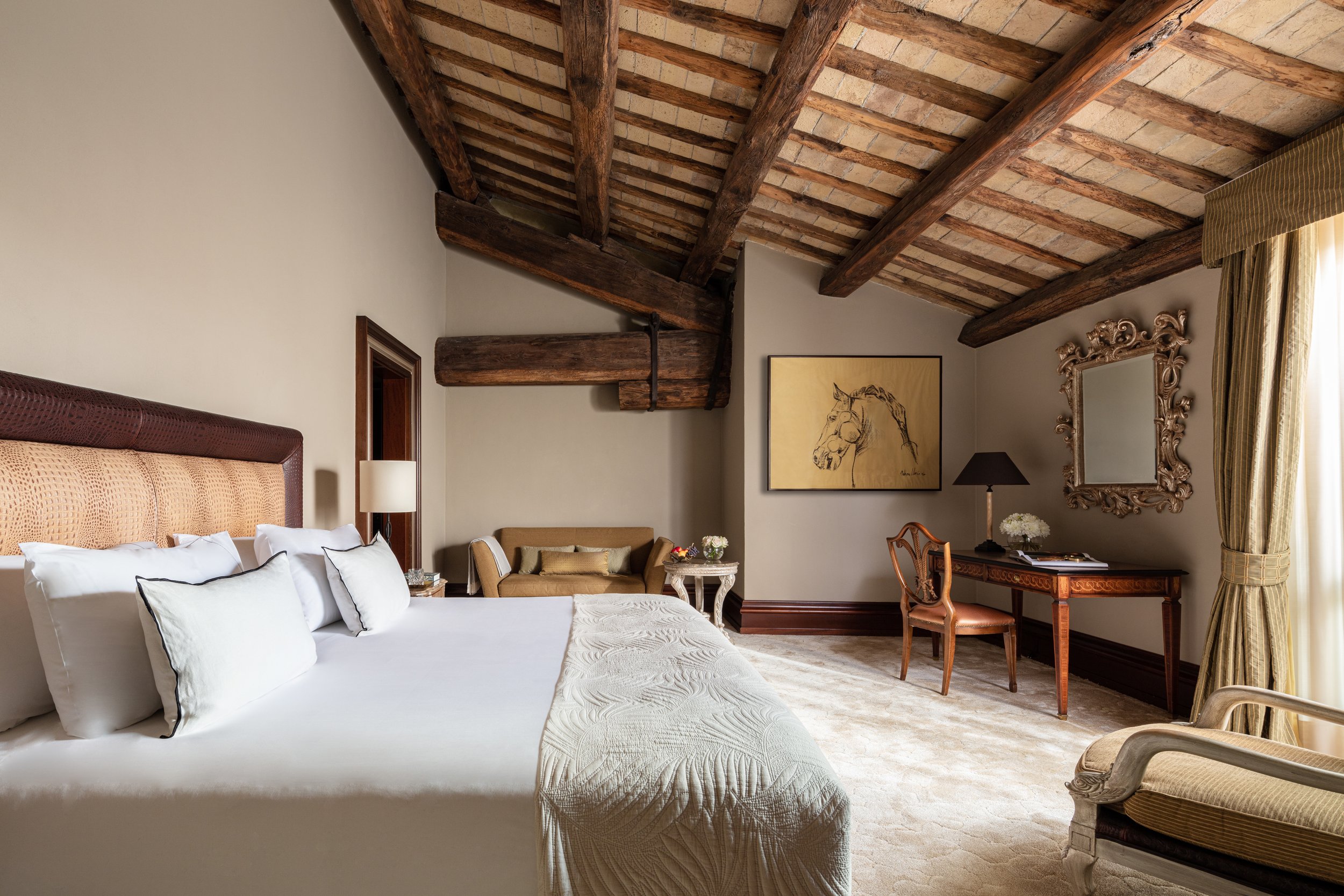 Anantara_Palazzo_Naiadi_Rome_Premium_Terrace_Across_Bed-Edit.jpg