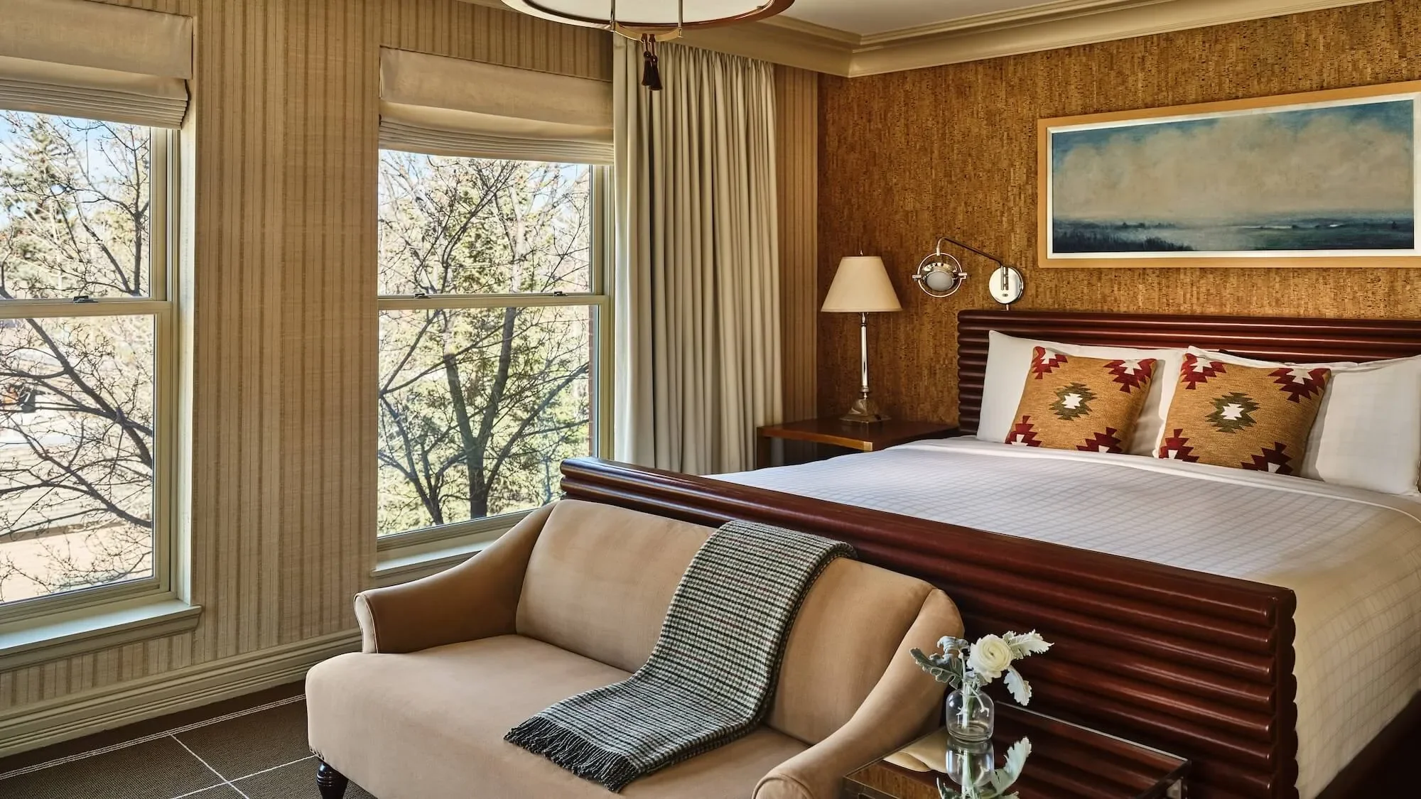HJ_Accommodations_Executive-Suite-3362.webp