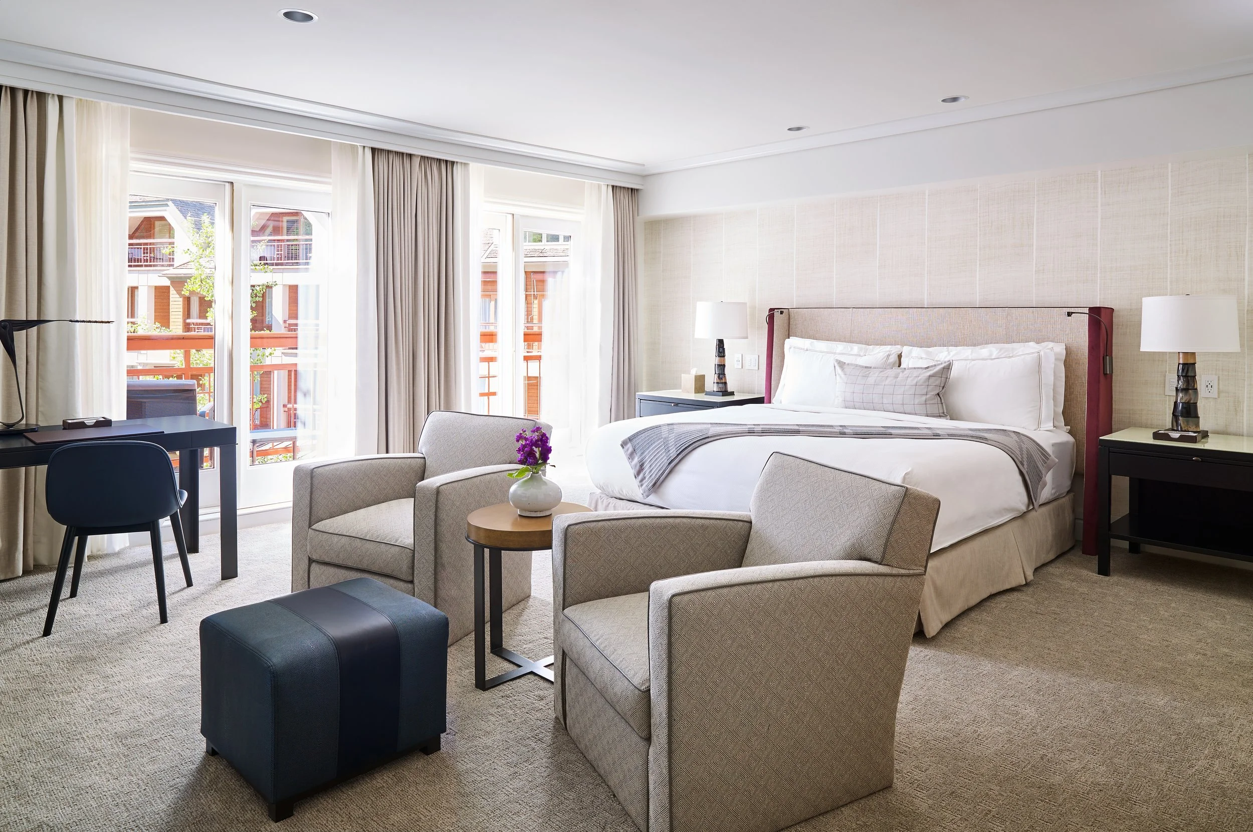 Standard-Mountain-Side-Guest-Room-King-5000x3319-d7bb567b-0aeb-461b-8c06-2db0063f3060.jpg