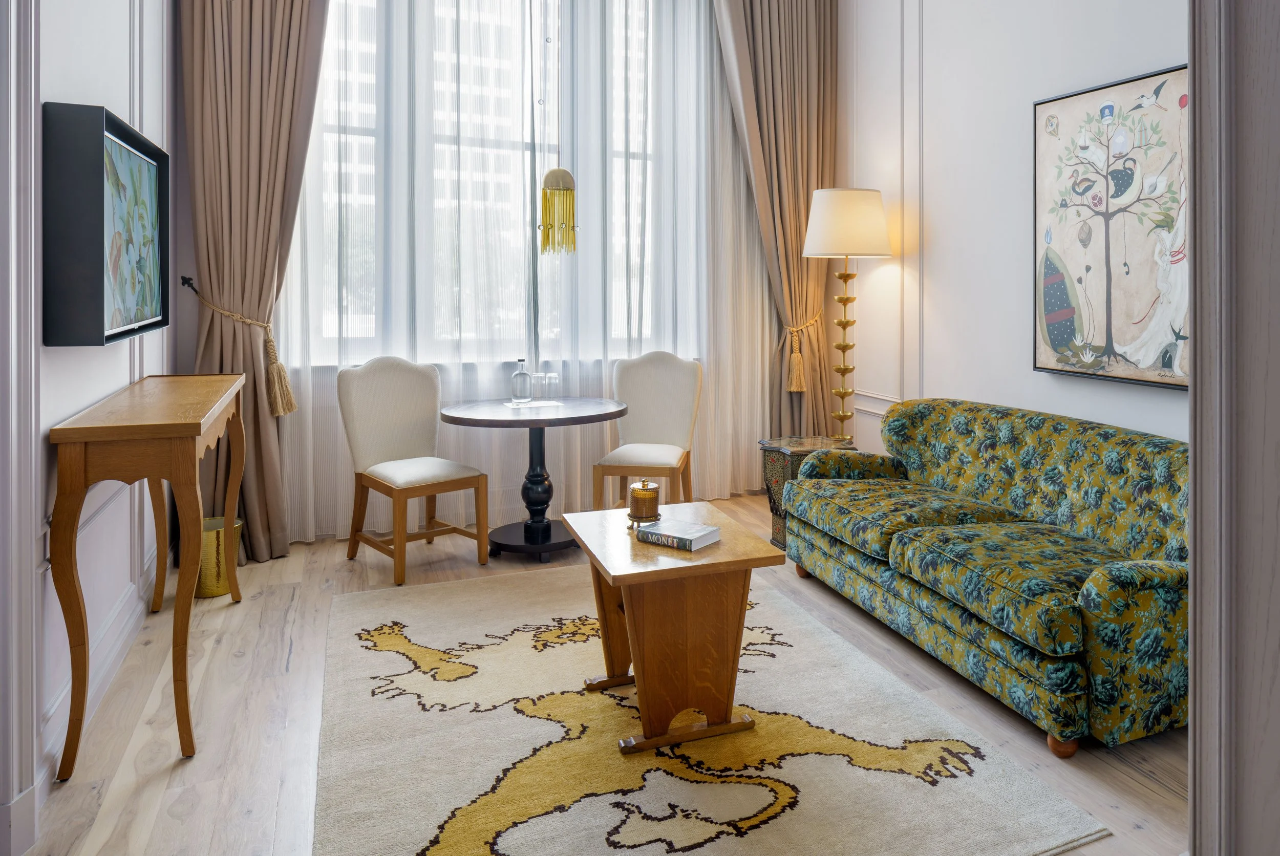 Maison-Metier-One-Bedroom-Suite-ADA-Parlor.jpg