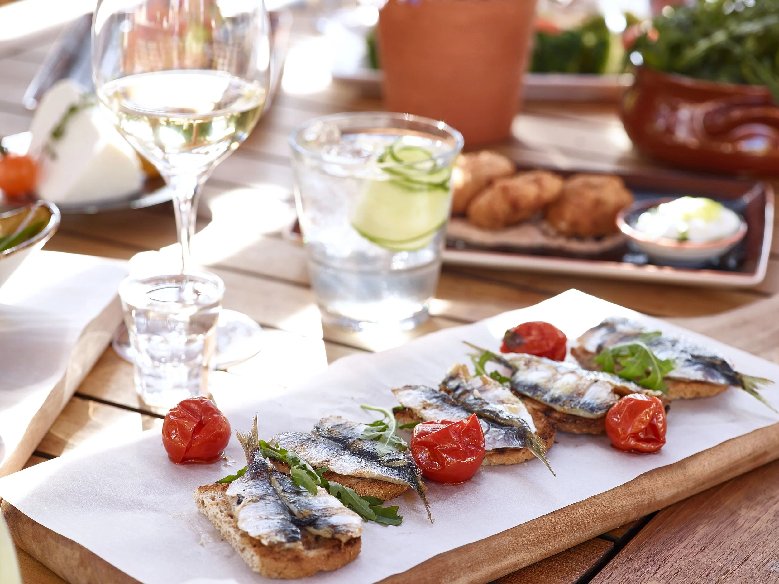 43-fresh-seafood-by-the-pool.jpg