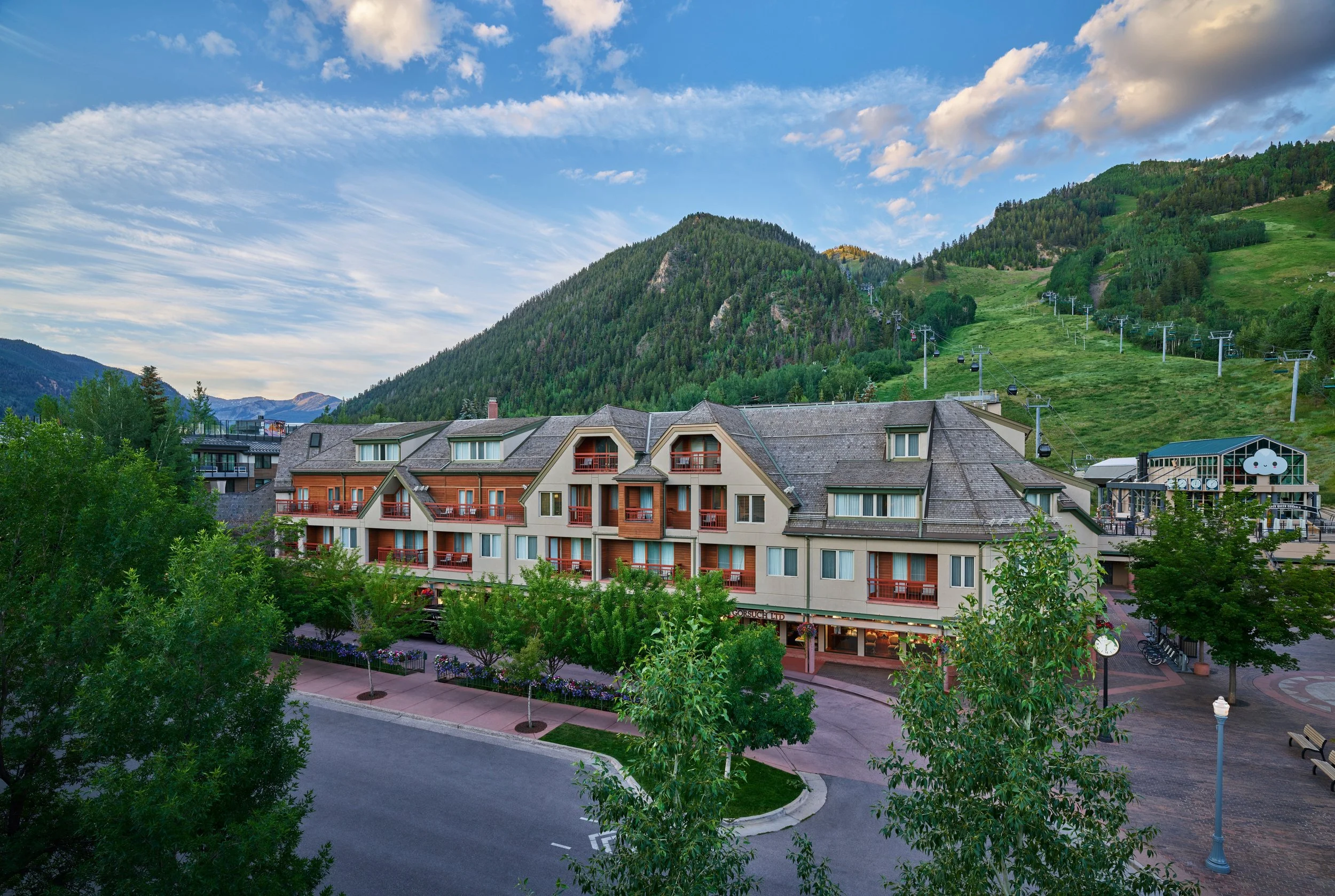 Nell-Summer-Exterior-5000x3356-1cc2b72a-2ae5-4436-b8f2-e7a86970172e.jpg