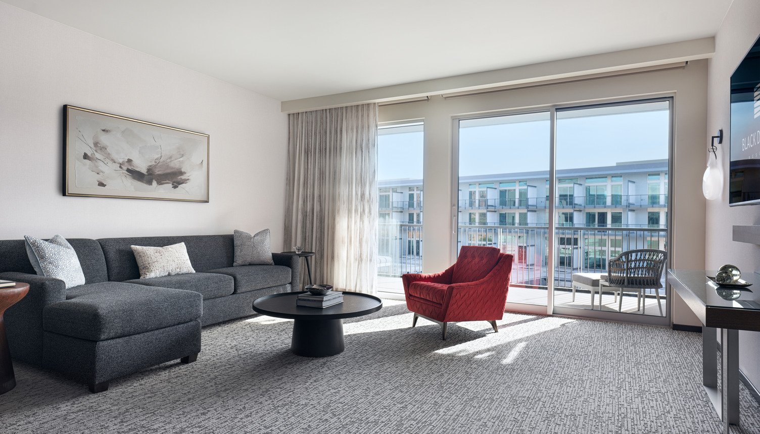 deluxe_1_bedroom_suite2.jpg