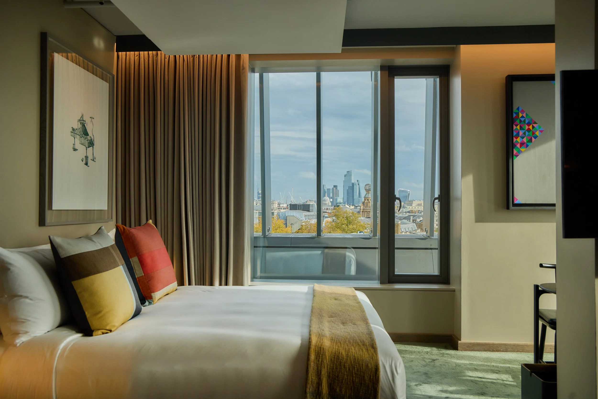 The Londoner - Bedroom.jpg
