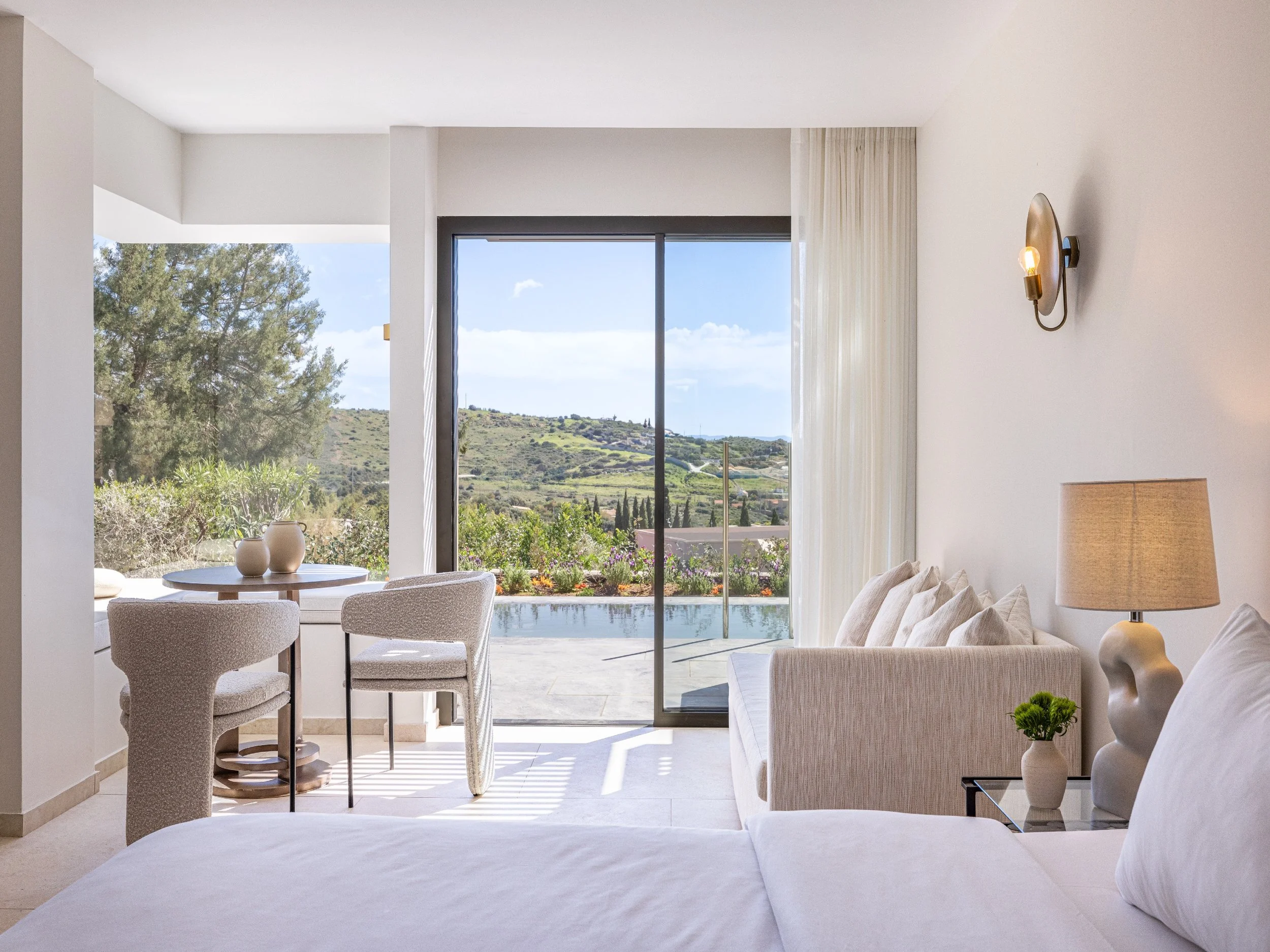 21-swim-up-premier-bungalow-cape-sounio.jpg