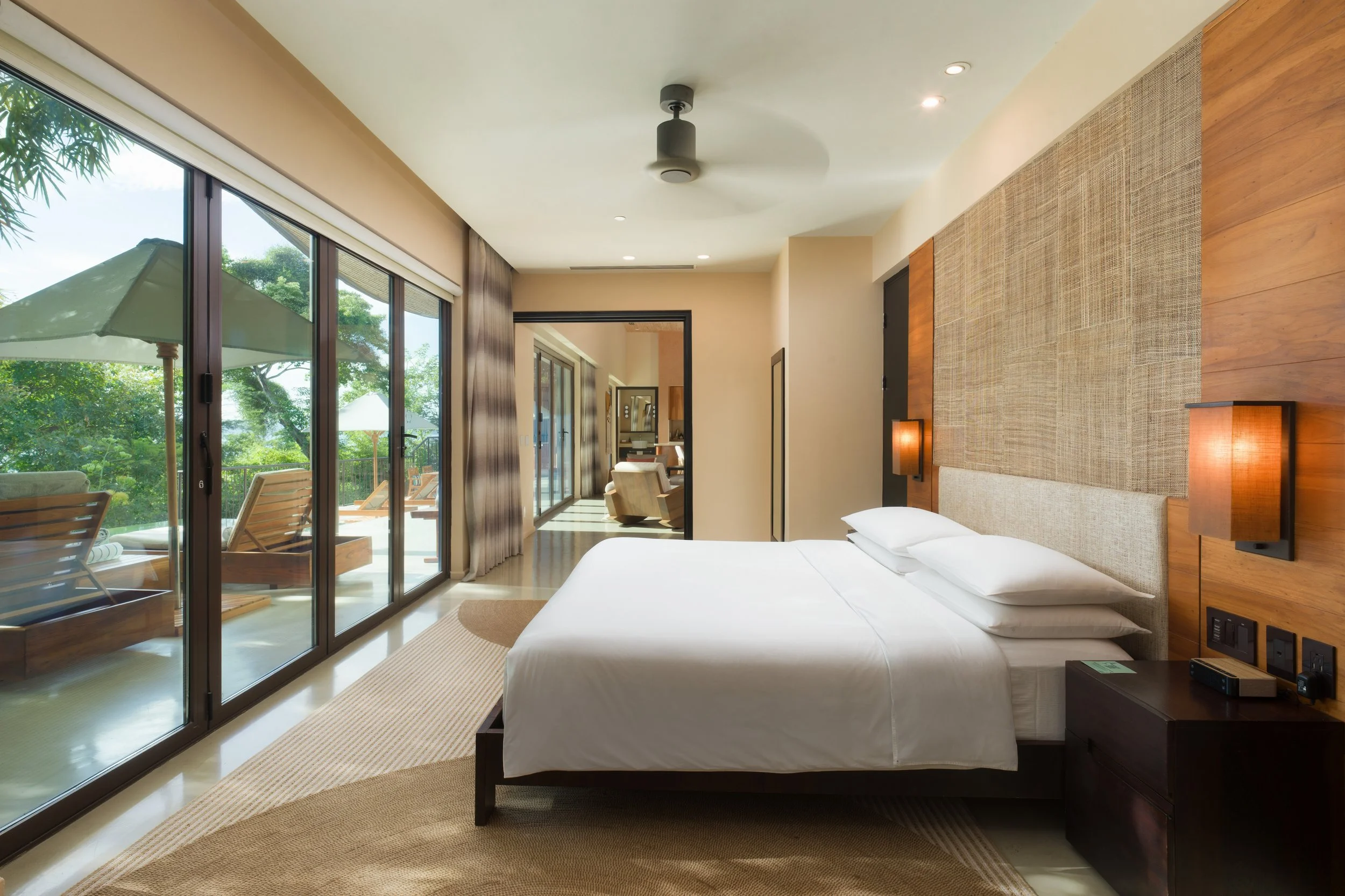 PAPAGAYOPLUNGEPOOLSUITE_ROOMSIDE(1).JPG