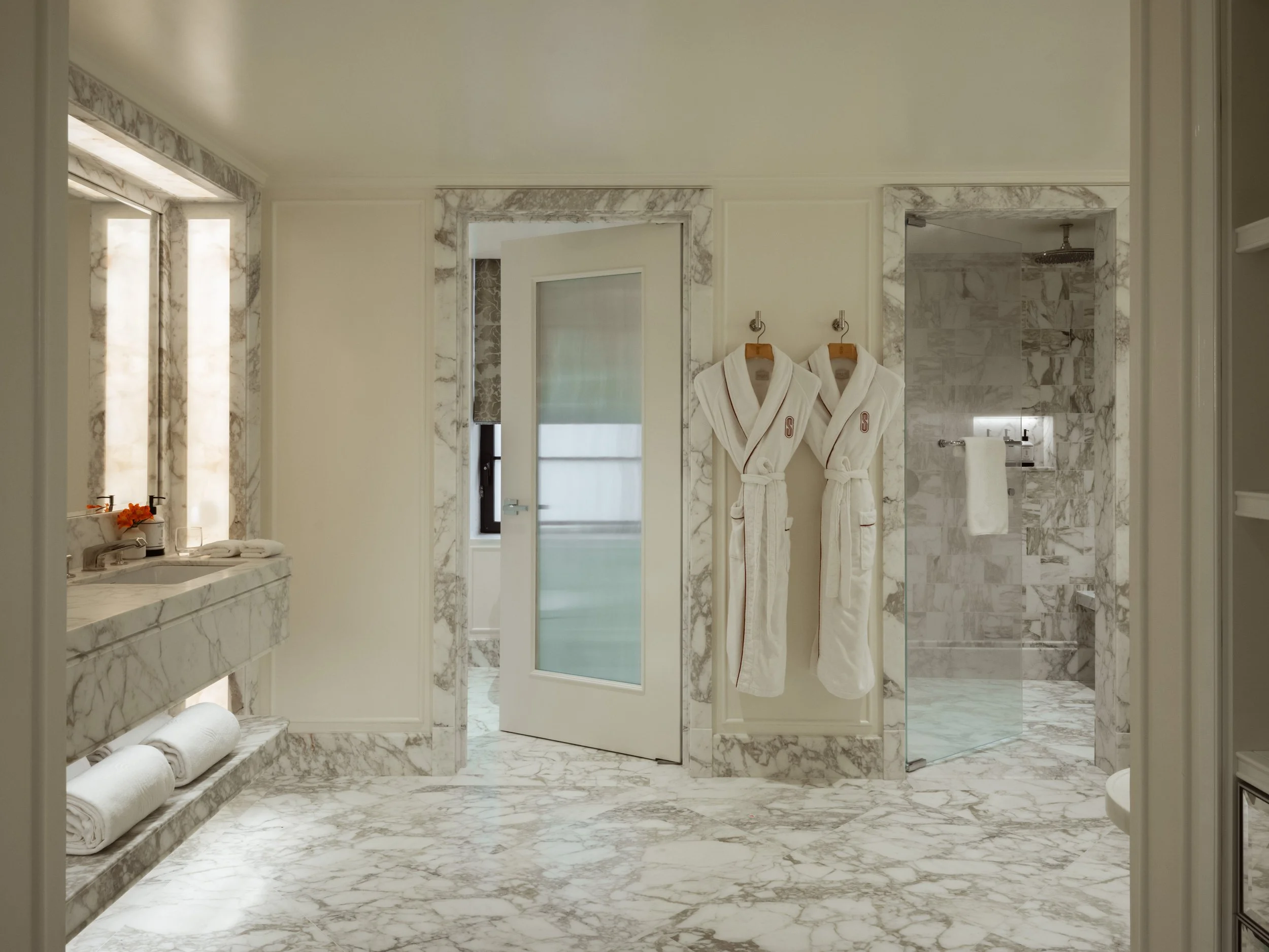 2025_CNY_Suites_TheSurreySuite_MasterBathroom_WhatTheFox-0001.jpg