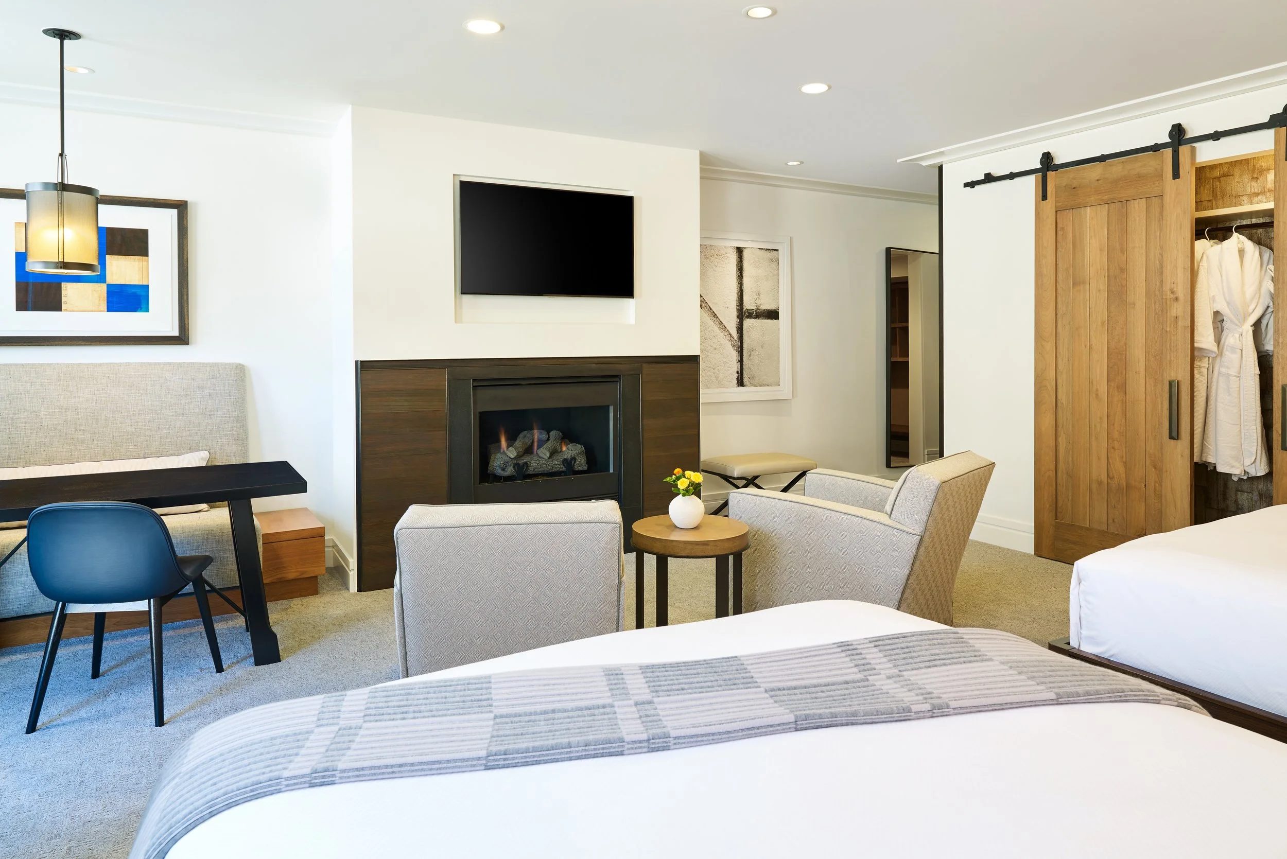 The-Little-Nell-Standard-Town-Side-Guest-Room-5000x3338-eb7996c8-0c12-47e1-bc92-a3924afad615.jpg