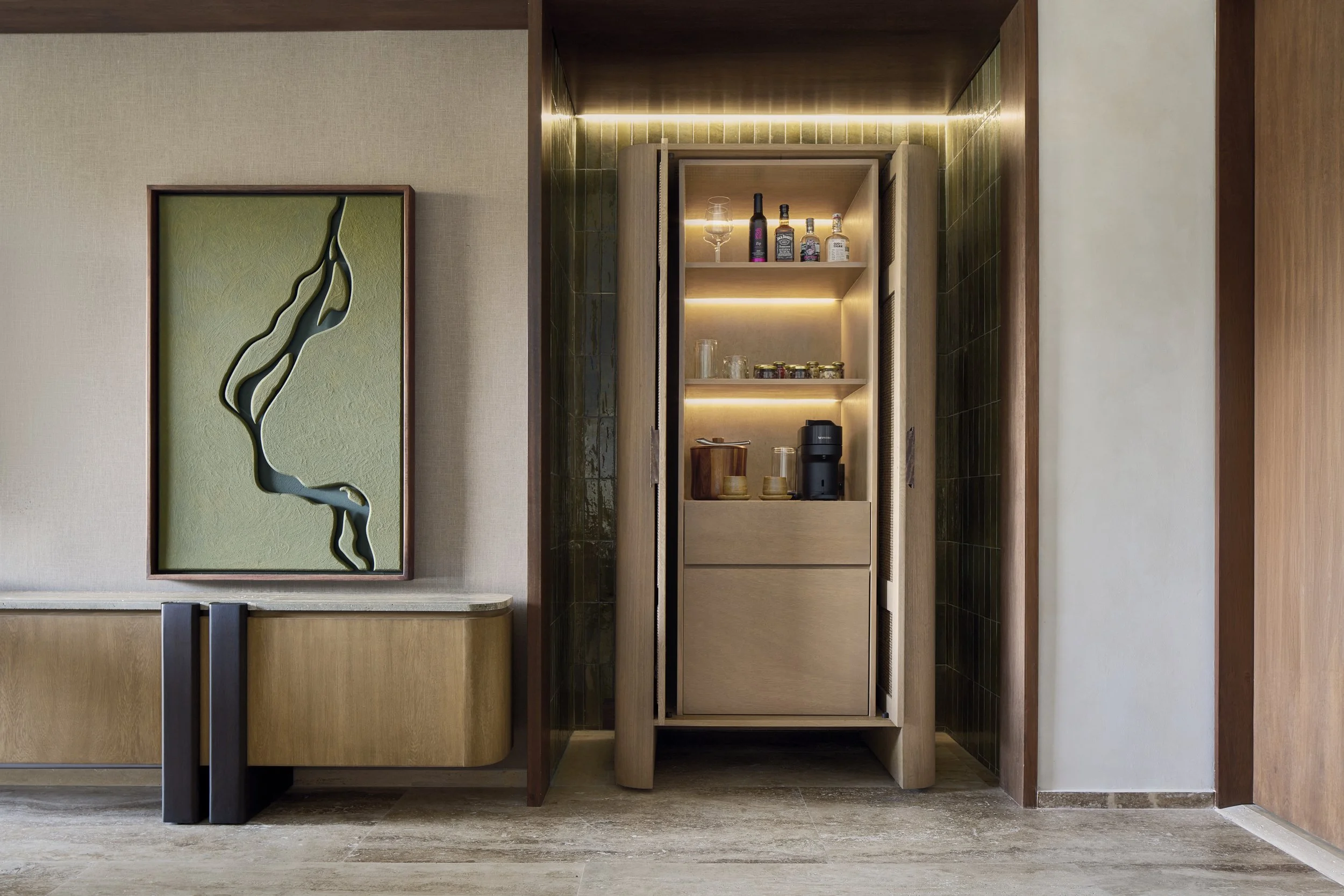 Suite-King-Minibar.jpg
