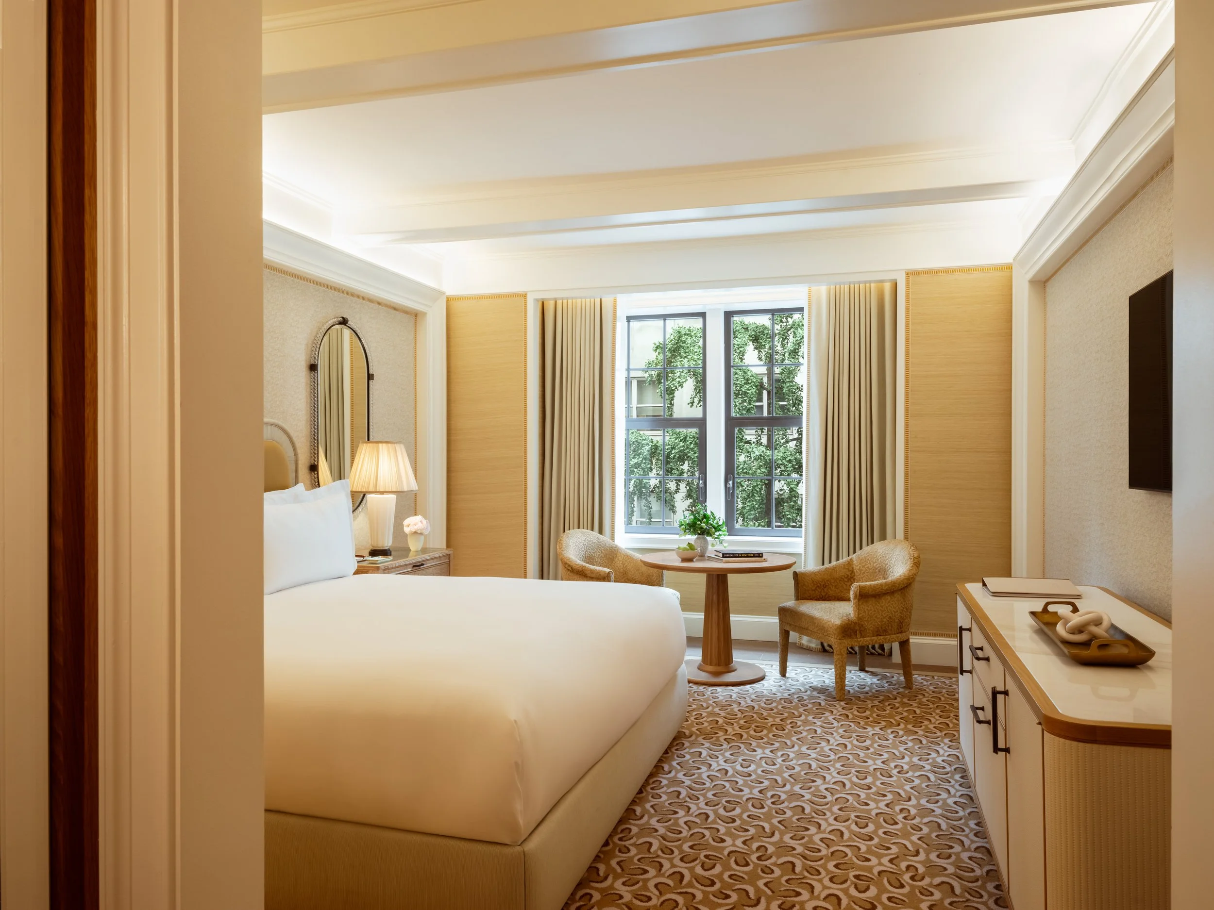 Corinthia_TheSurrey_NewYork_GrandDeluxeKing_1604.jpg