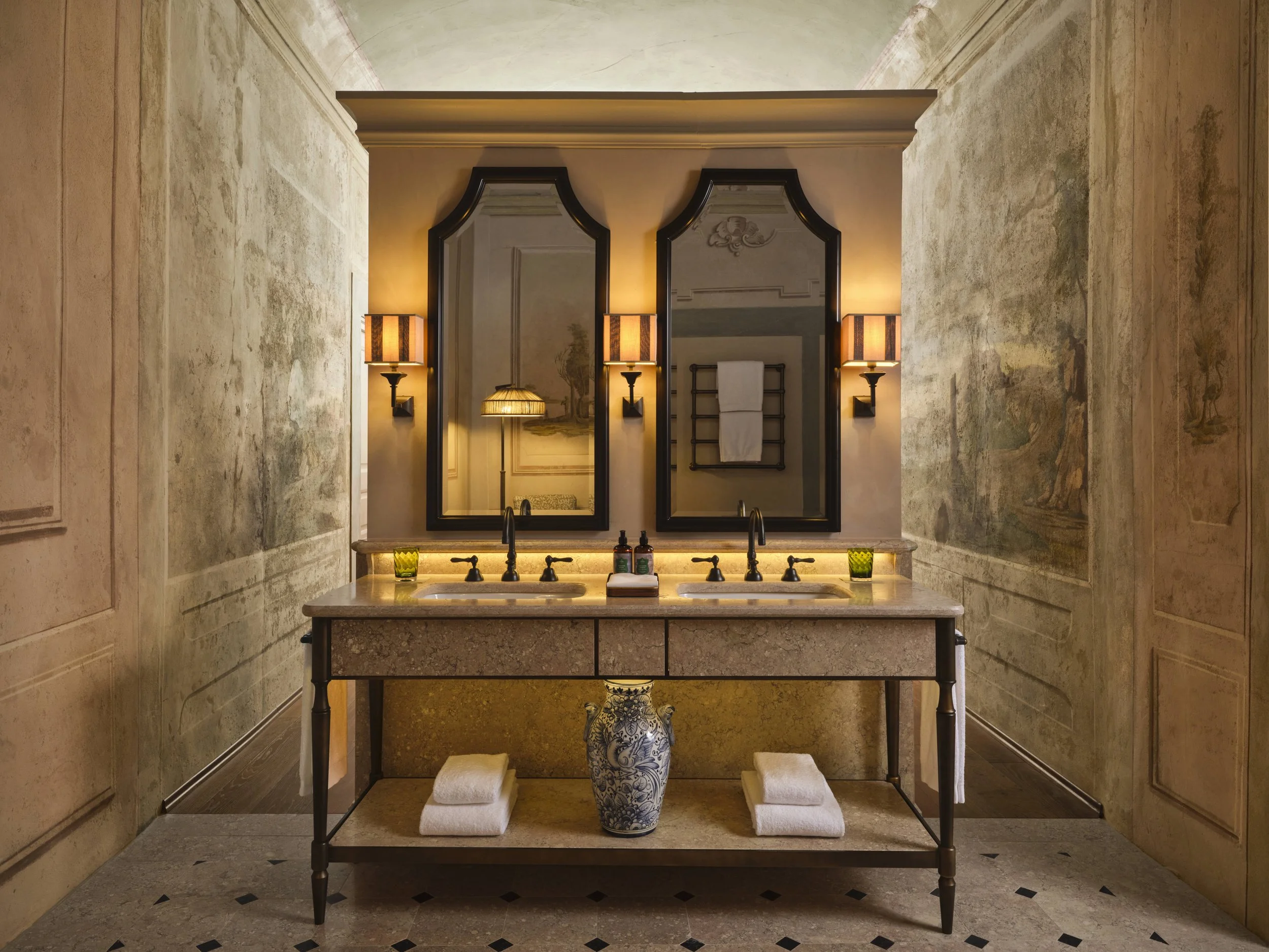 CAQ_Accommodations_Suite-Giardino_Bathroom_2025_01.jpg