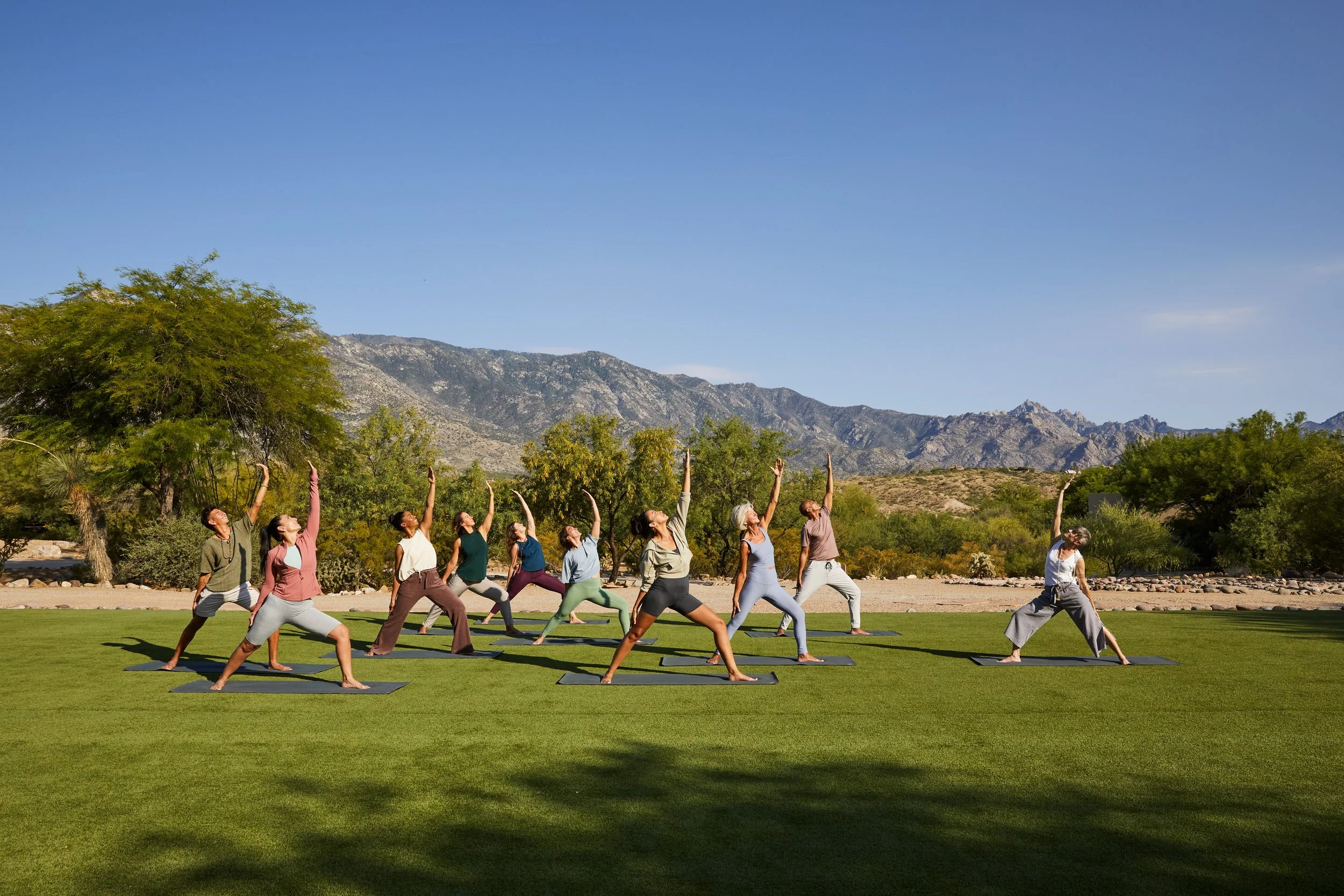 TUSOB-catalinalawn-yoga-group-899.jpg