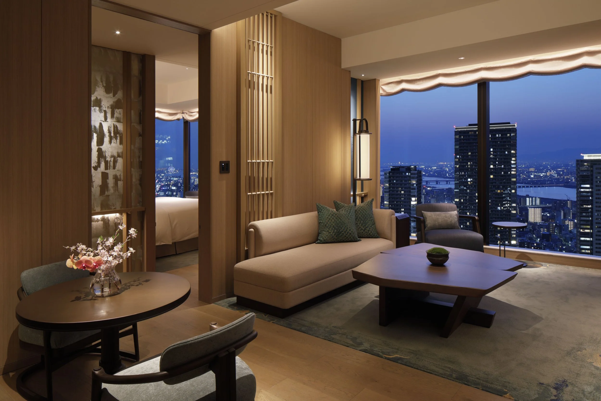 King Corner Suite River View.jpg
