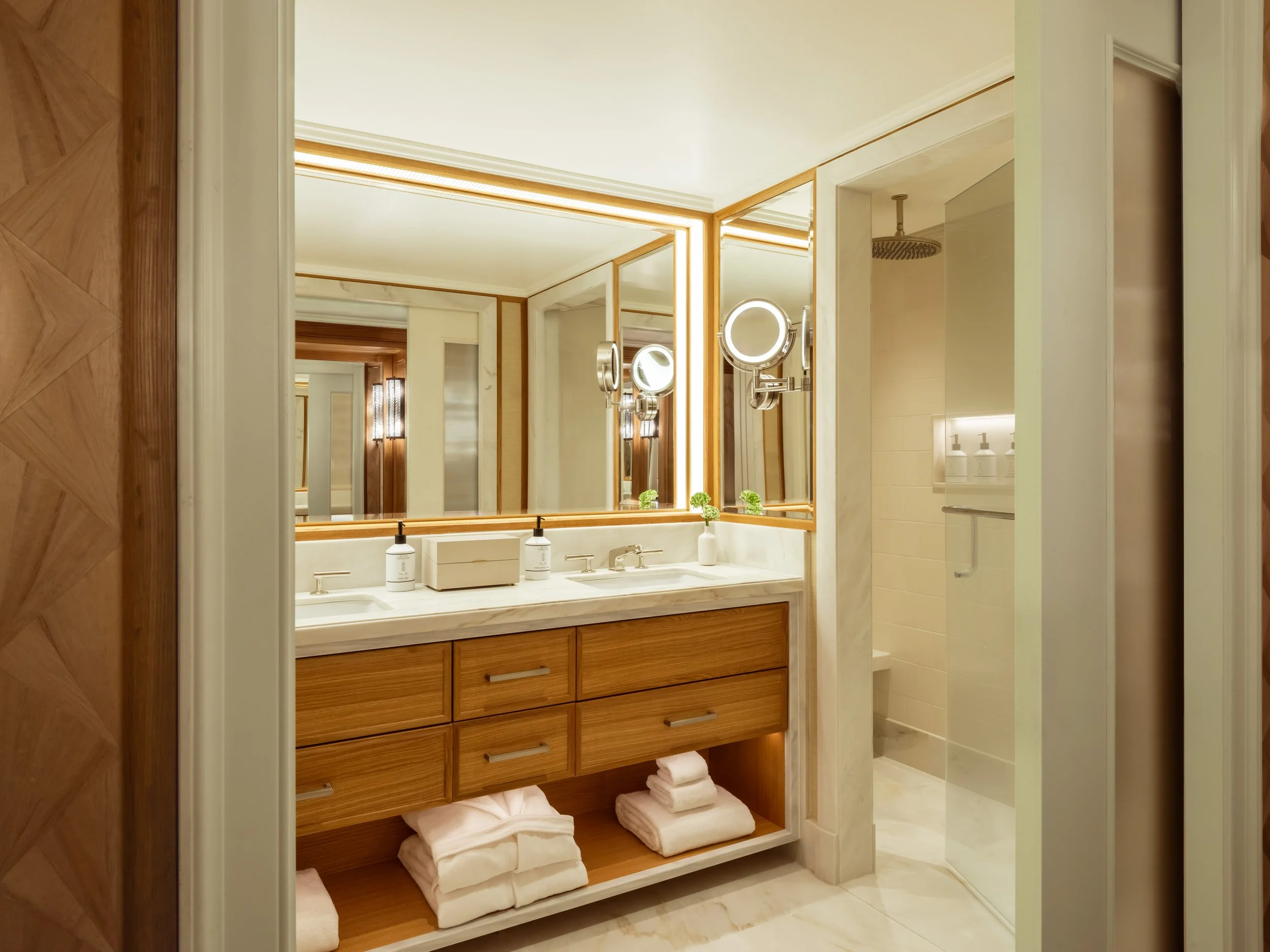 Corinthia_TheSurrey_NewYork_GrandDeluxeKing_1658.jpg