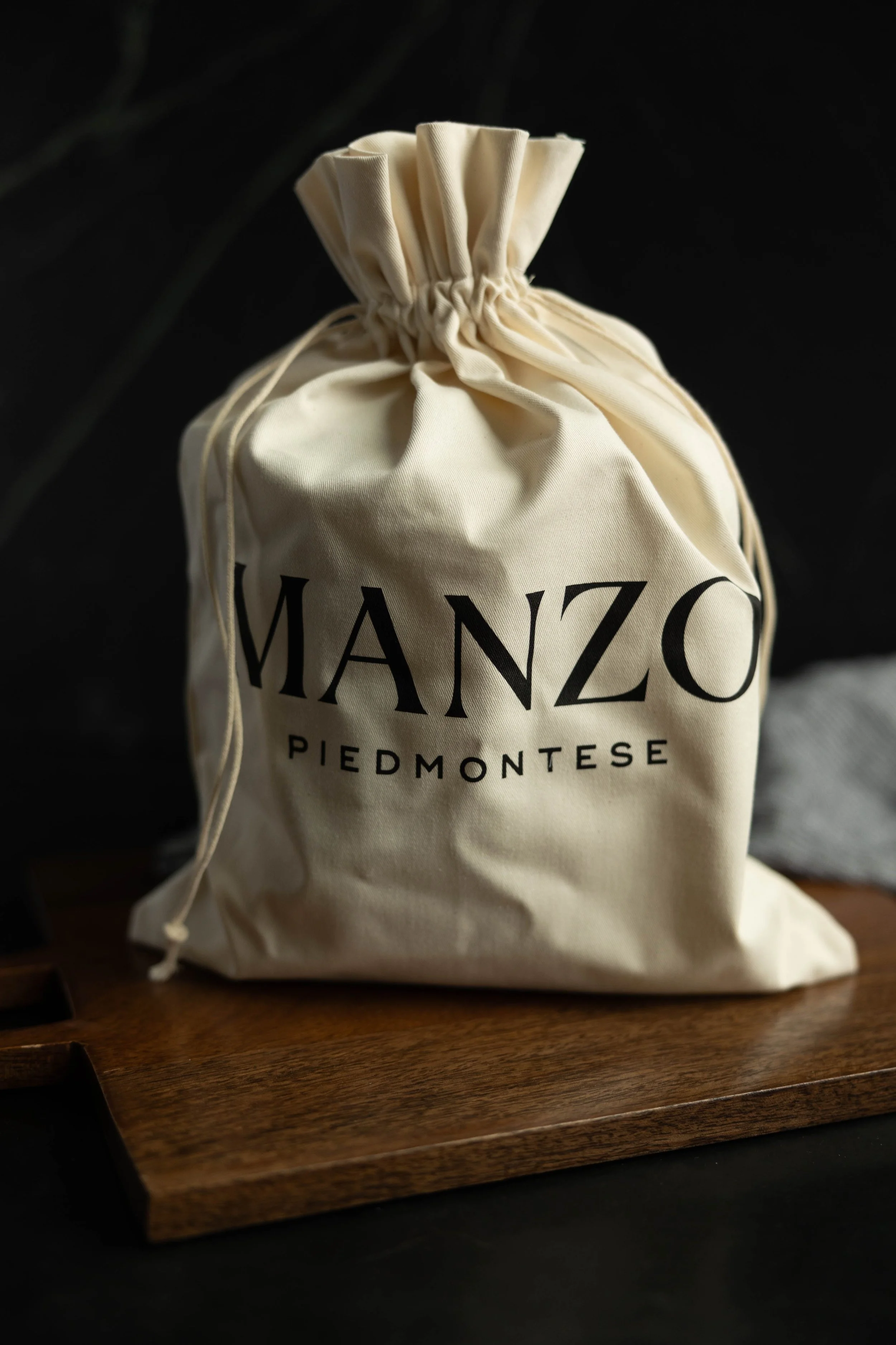 Manzo dustcover bag with fassone inside