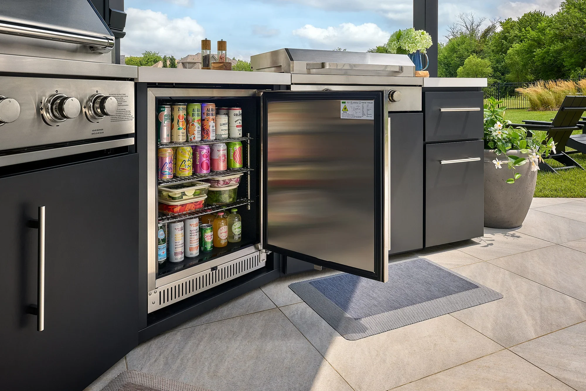 SIZE_EdgemontCove_FridgeOpen_2500x1875_v1.webp