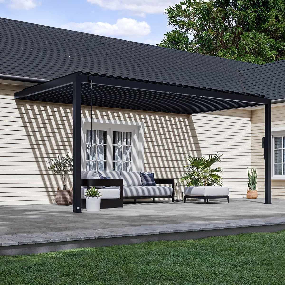 18x10_Evanston_Pergola_Hero_V2.webp