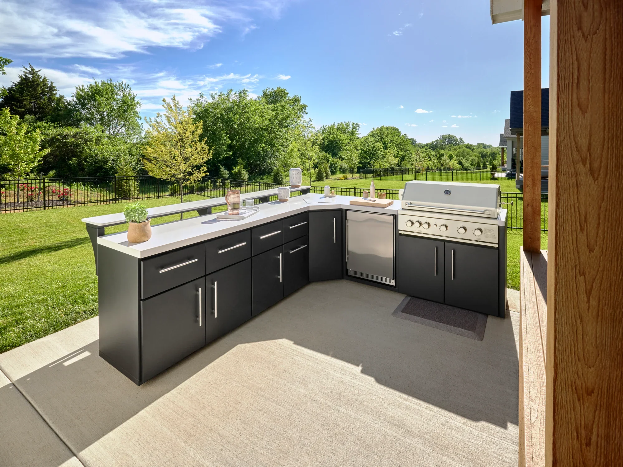 Emory Corner Outdoor Kitchen Island with Bar Seating & Built-In Appliance – Right