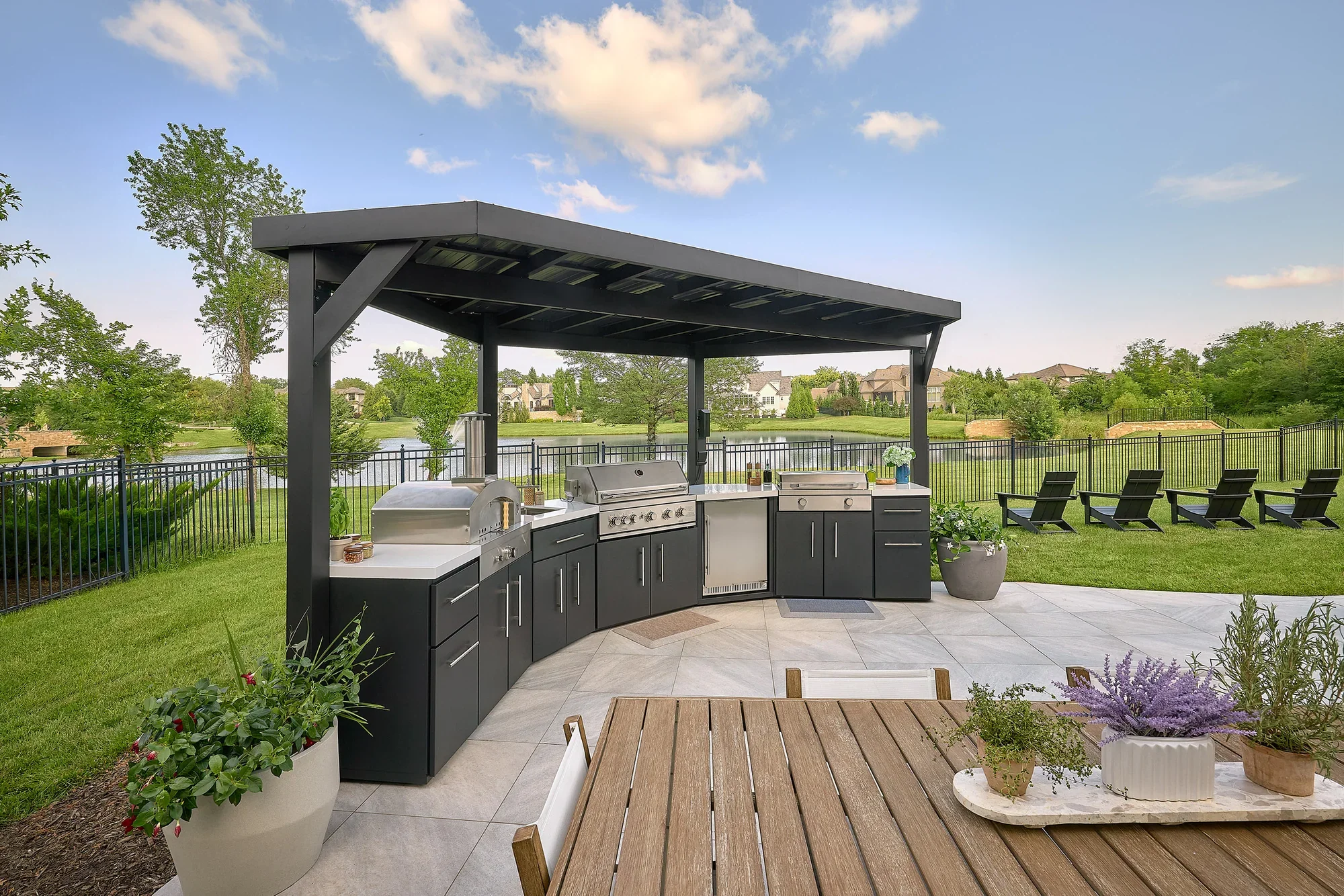 Edgemont Cove Curved Outdoor Kitchen with Built-In Appliances