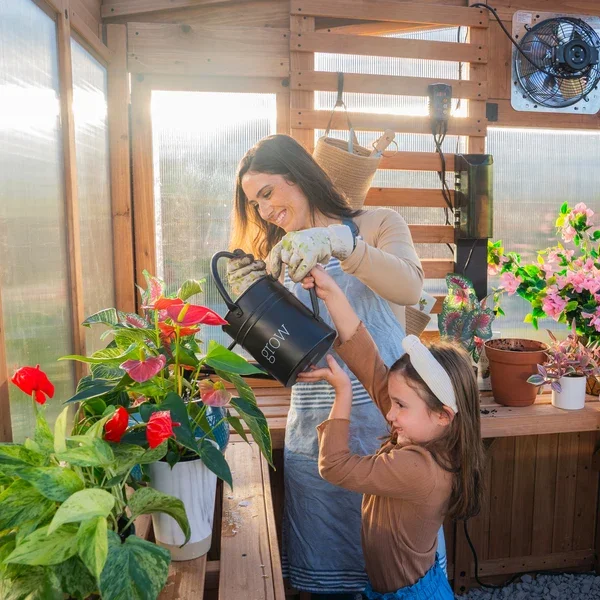 SIZE_9x6_WillowGreenhouse_Lifestyle_MotherDaughter_V1.webp