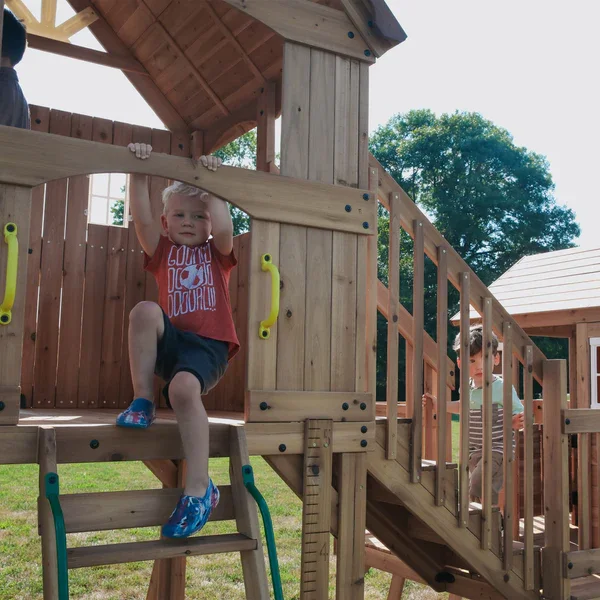 P6_Malibu-BacksidewithKids.webp