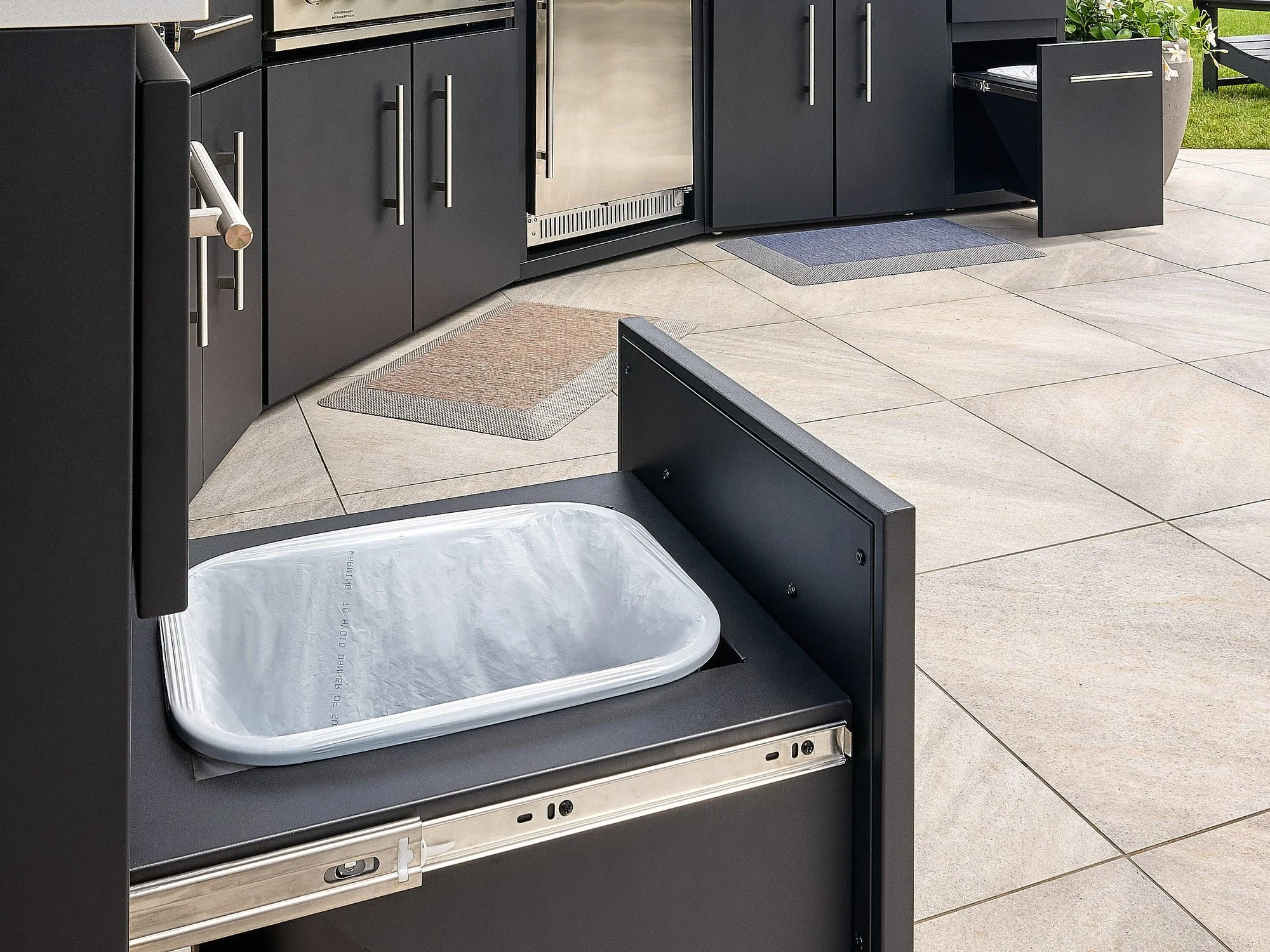 SIZE_EdgemontCove_trashCan-B_V1_2500x1875_V1.jpg