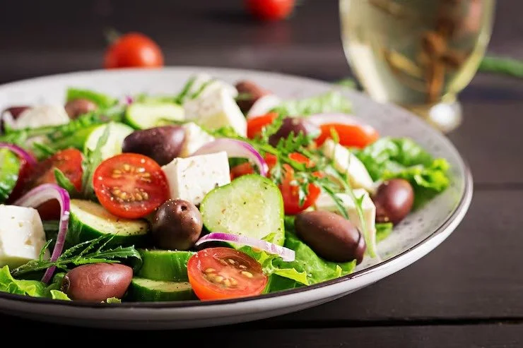 imgi_6_greek-salad-with-fresh-vegetables-feta-cheese-kalamata-olives_2829-10850.jpg
