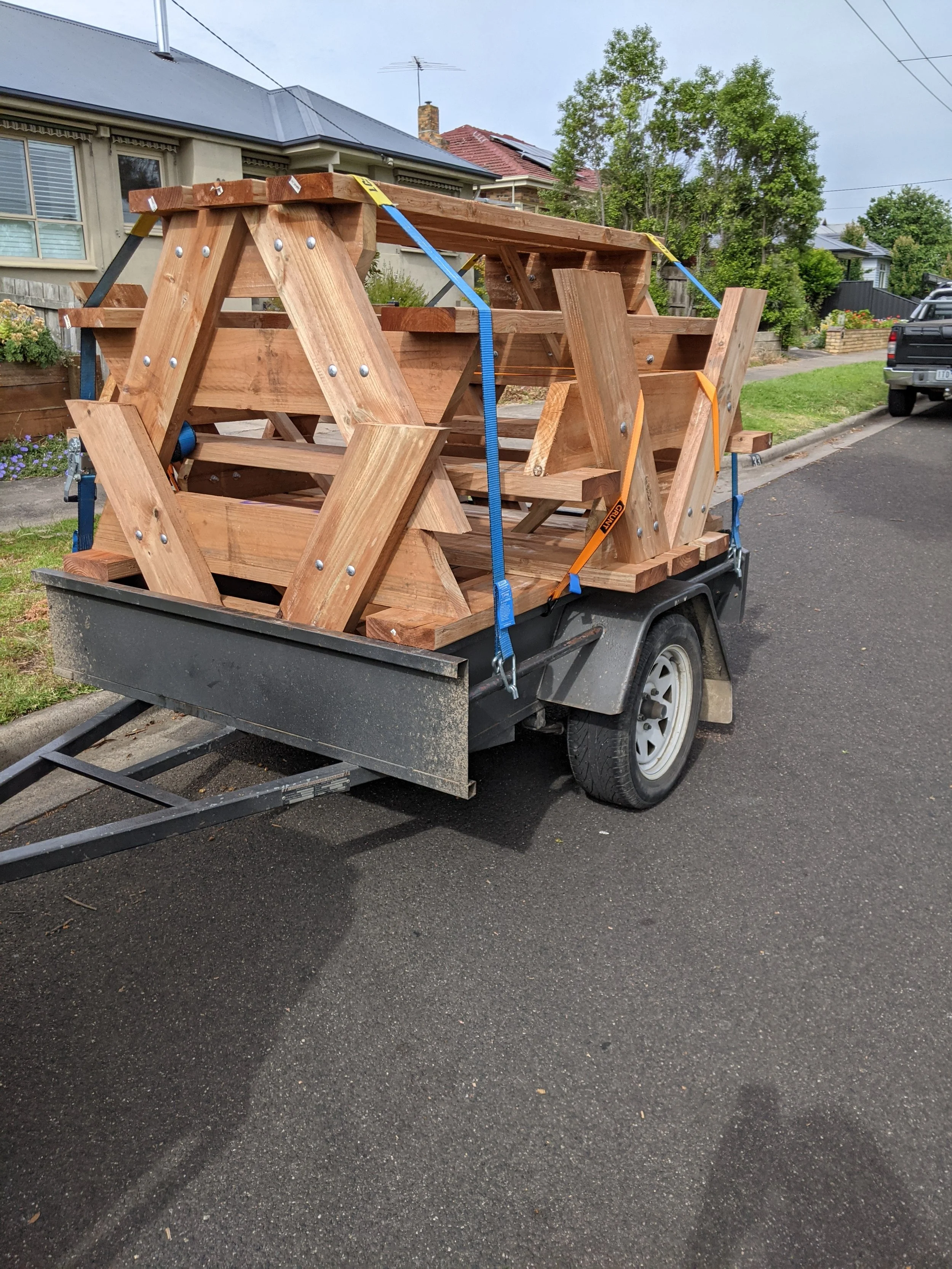 How Geelong picnic tables company ship their tables to customer