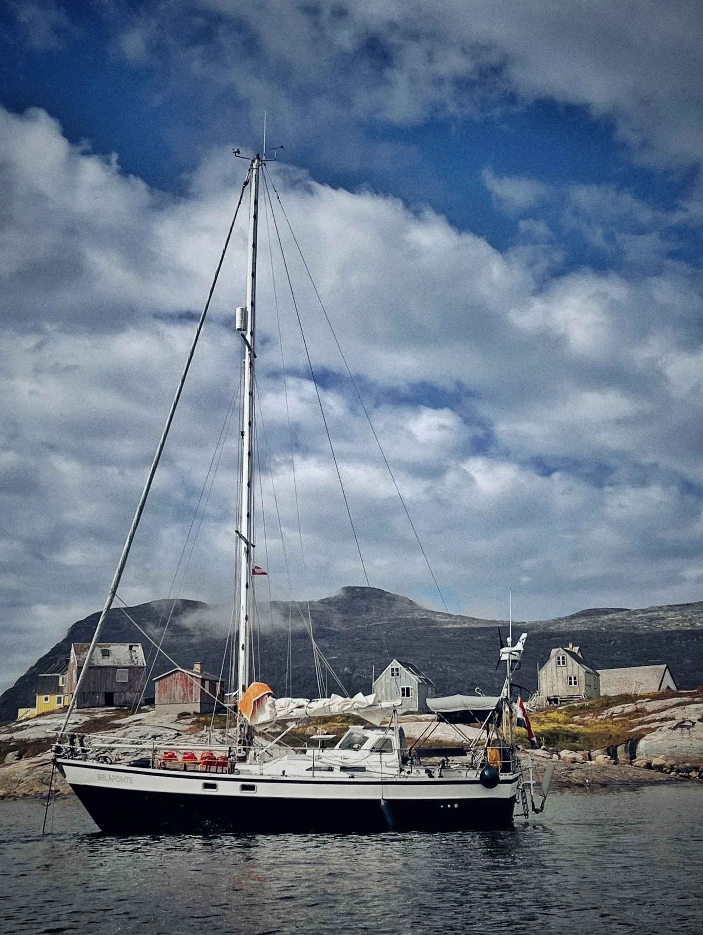 Flash stop in Nanortalik 🇬🇱
Just enough time to top up on diesel, water, fresh produce (and sneaked in a couple of local beers 🍻).

Before heading off to our next anchorage we snapped a few pics of the eleventh biggest town of Greenland.

Thanks N