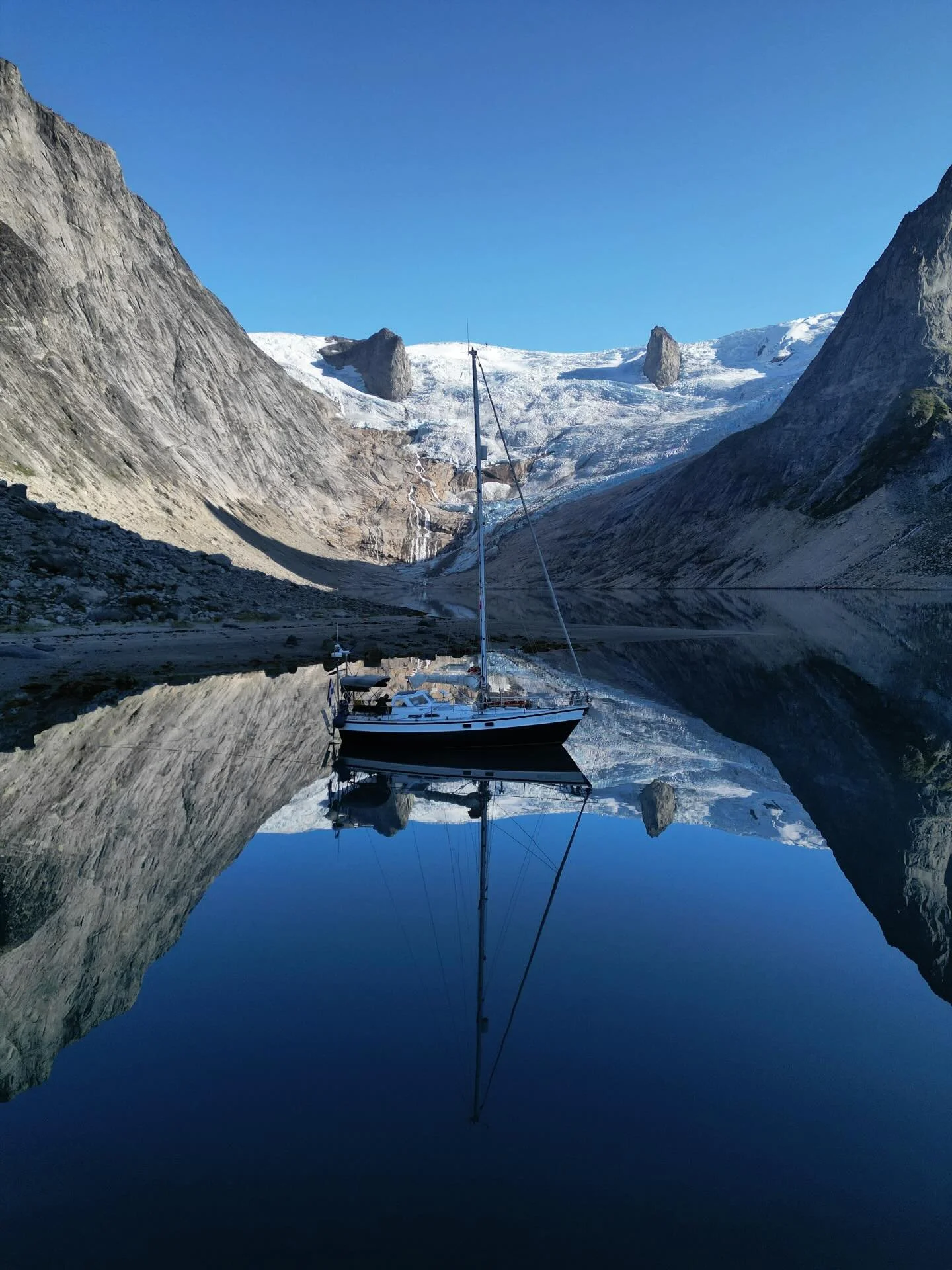 Thinking we need more walls in our home to put up all those crazy beautiful places.

#sailing #sailinggreenland #greenland #tasermiut  #sailboat