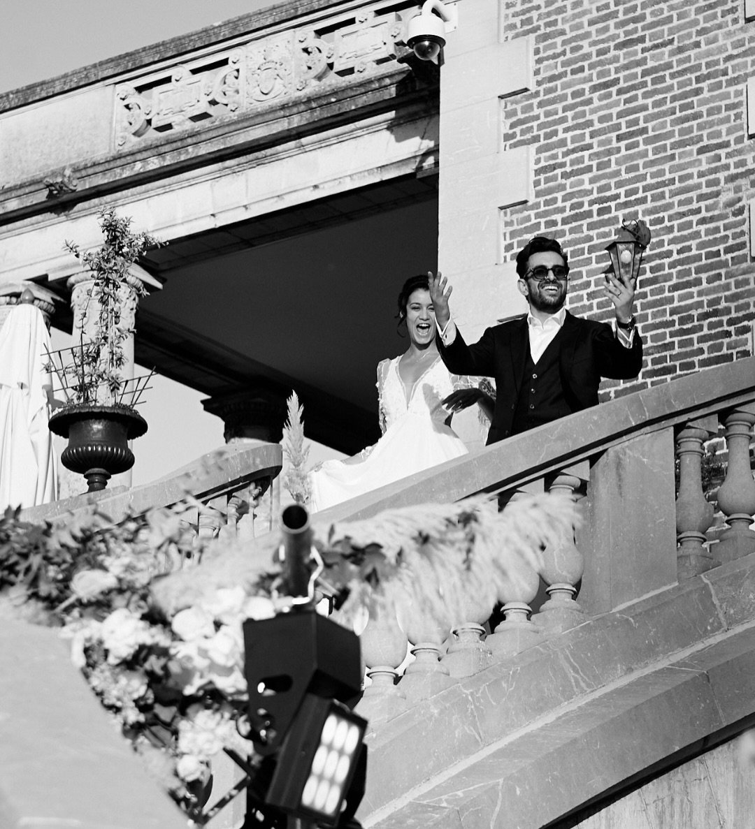 Il y a des mariages o&ugrave; tu sens direct que &ccedil;a va &ecirc;tre une bonne journ&eacute;e. Pas parce que tout est &ldquo;parfait&rdquo;. Parce que les mari&eacute;s sont bien. Ensemble. Pr&eacute;sents. Vivants.

Celui-ci, c&rsquo;&eacute;tai