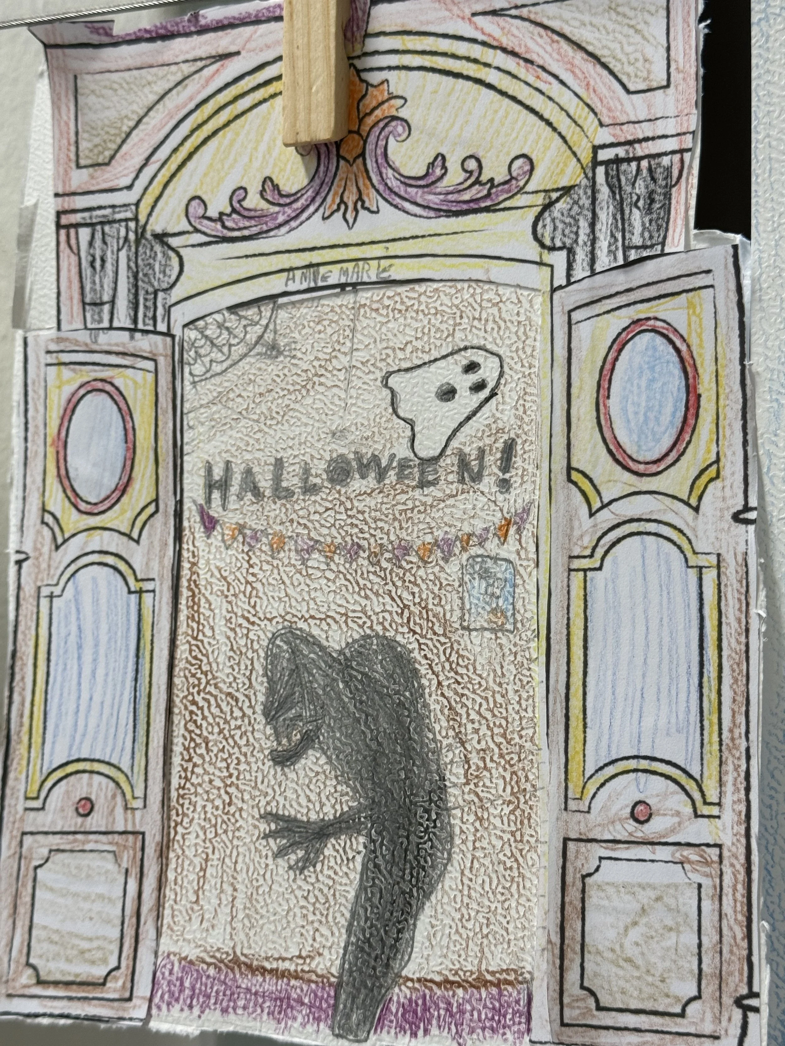 Kindertekening van een Halloween-decor met een silhouet en spook, gemaakt bij Studio XXVIII.